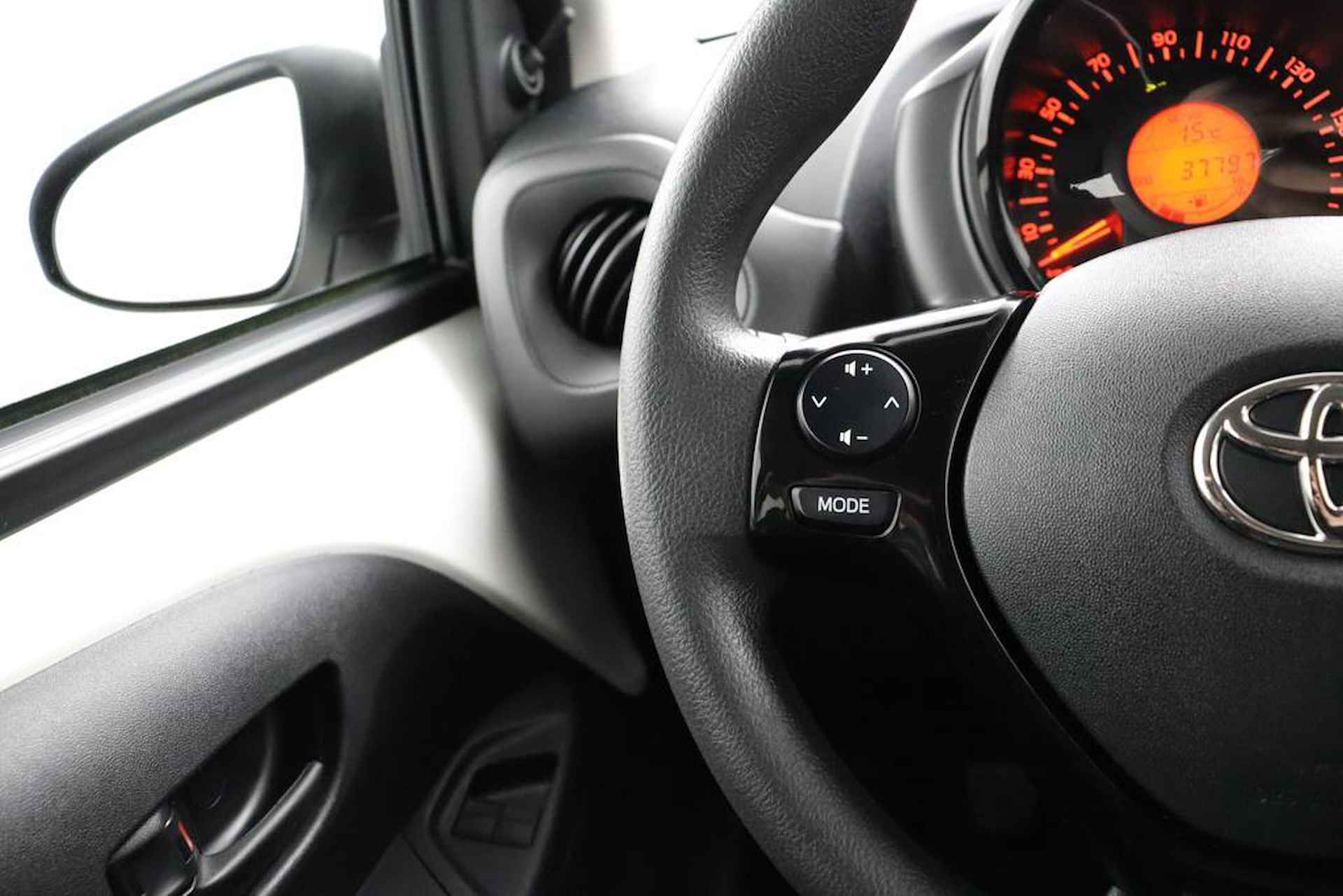 Toyota Aygo 1.0 VVT-i x-fun | Fietsendragerbeugel | Airco | Bluetooth | - 18/43