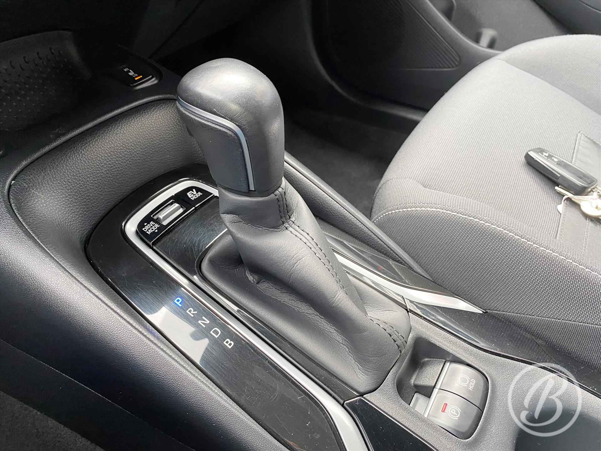 TOYOTA Corolla 1.8 Hybrid 122pk CVT Active | afneembare trekhaak, camera, navigatie, 16 inch velgen all season, verwarmde voorstoelen en stuurwiel, climate en cruise - 15/55