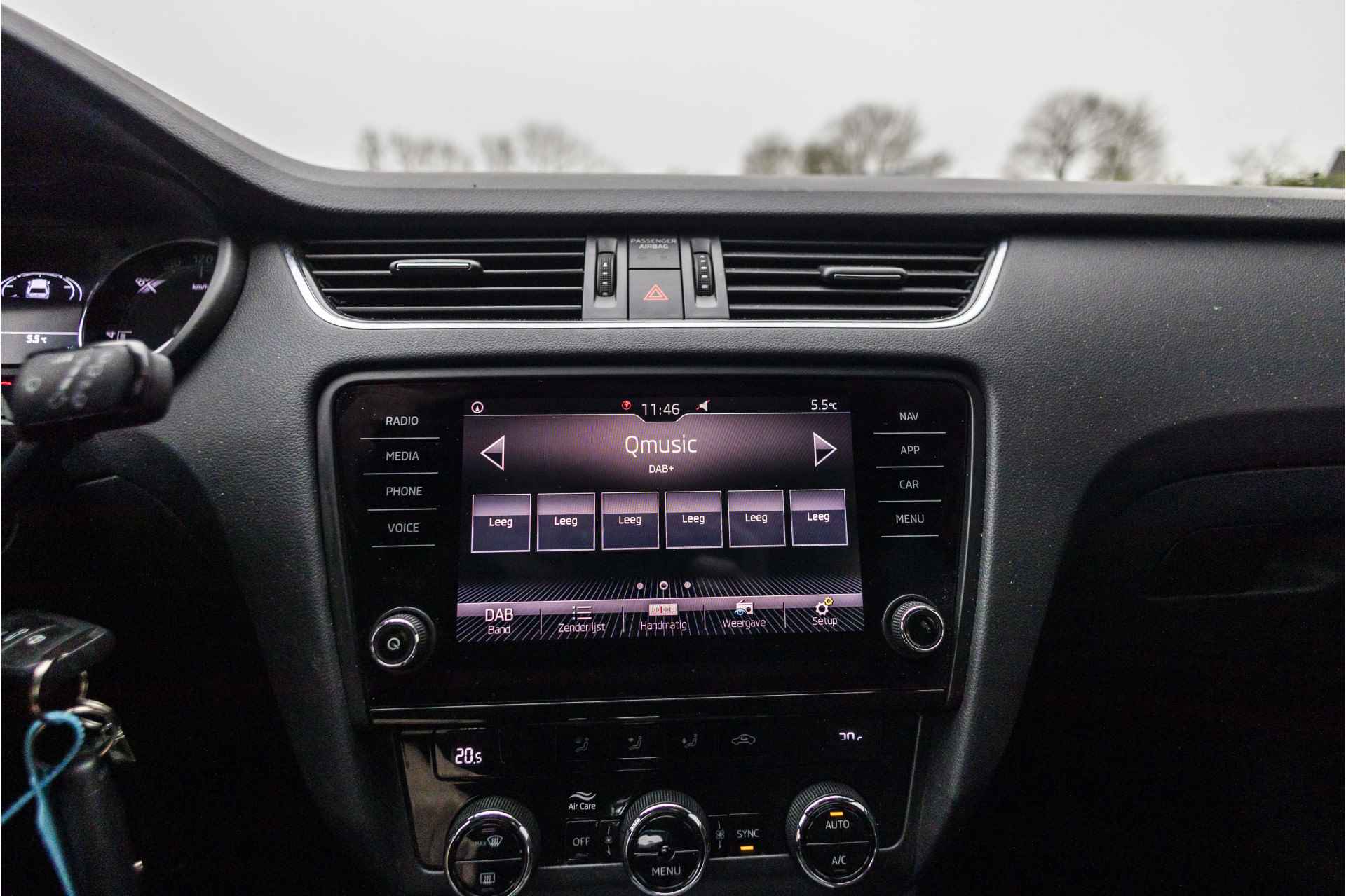 Škoda Octavia Combi 1.5 TSI Greentech Sport Business | Automaat | LED | Carplay | NL Auto - 31/39