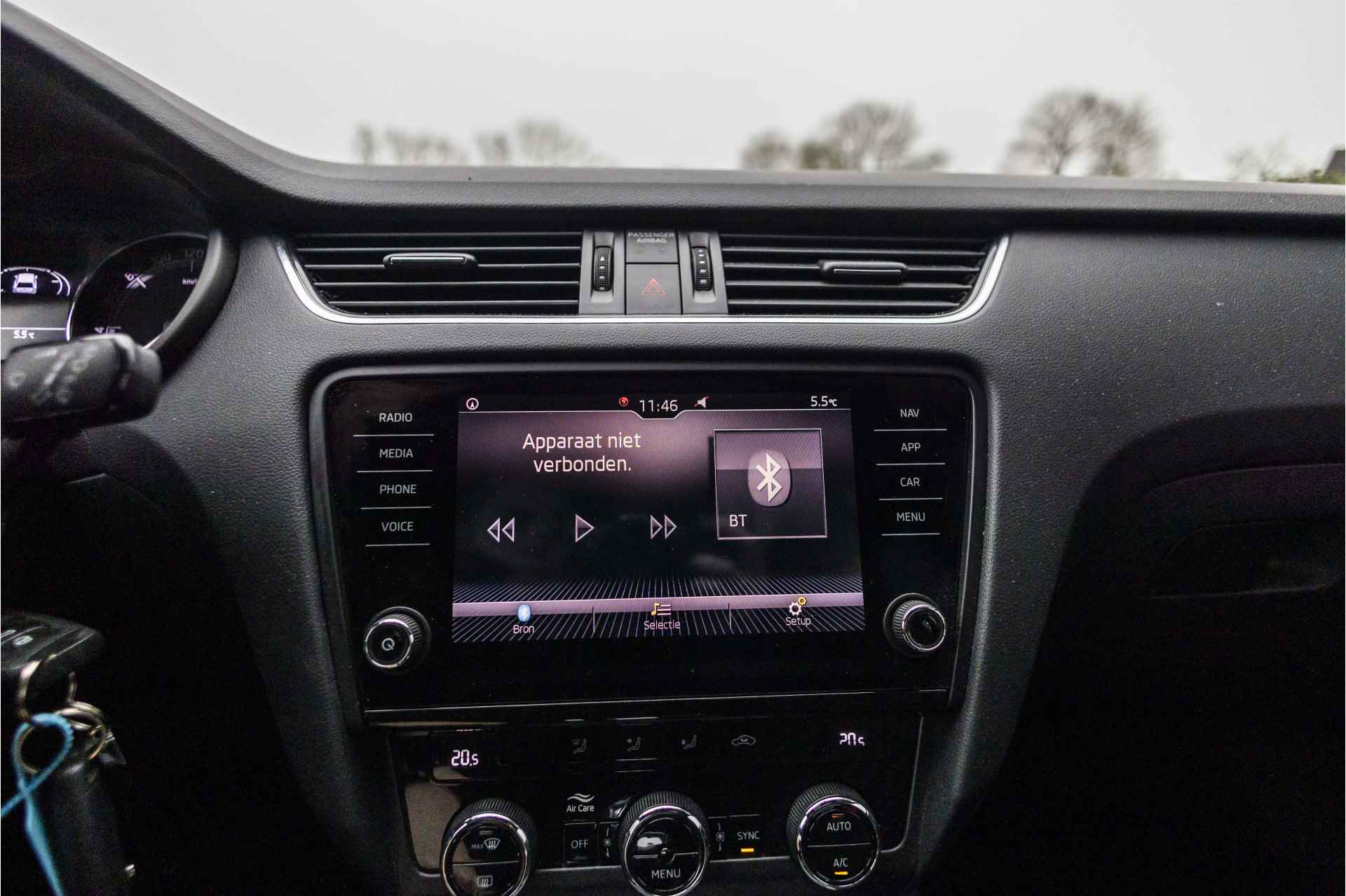 Škoda Octavia Combi 1.5 TSI Greentech Sport Business | Automaat | LED | Carplay | NL Auto - 32/39