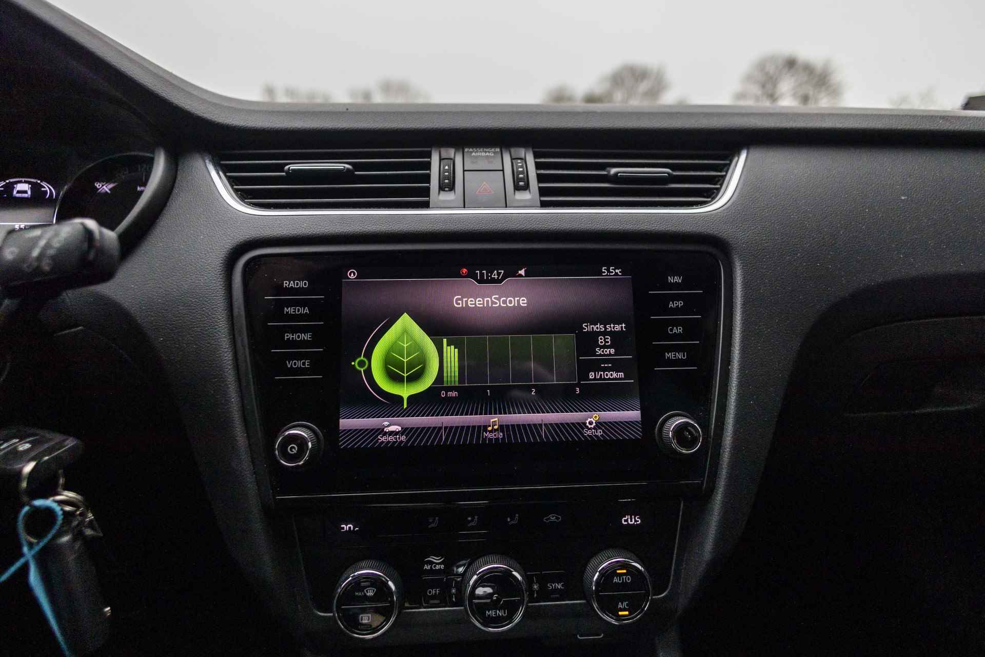 Škoda Octavia Combi 1.5 TSI Greentech Sport Business | Automaat | LED | Carplay | NL Auto - 35/39