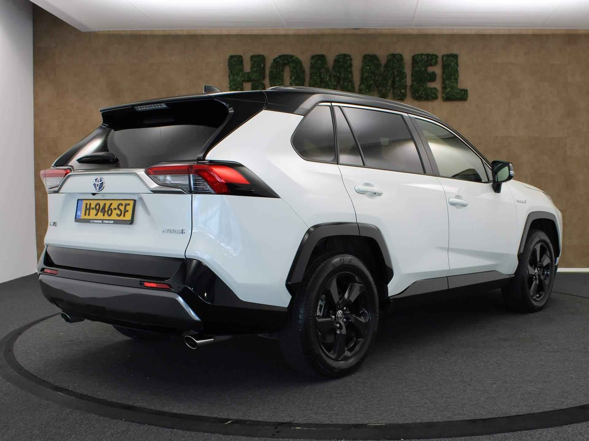 Toyota RAV4 2.5 Hybrid AWD Bi-Tone  - ORIGINEEL NEDERLANDSE AUTO - NAVIGATIE - 360 GRADEN CAMERA - PARKEERSENSOREN VOOR/ ACHTER - ELEKTRISCH BEDIENBARE ACHTERKLEP - ELEKTRISCH BEDIENBARE BESTUURDERSSTOEL - 2/40