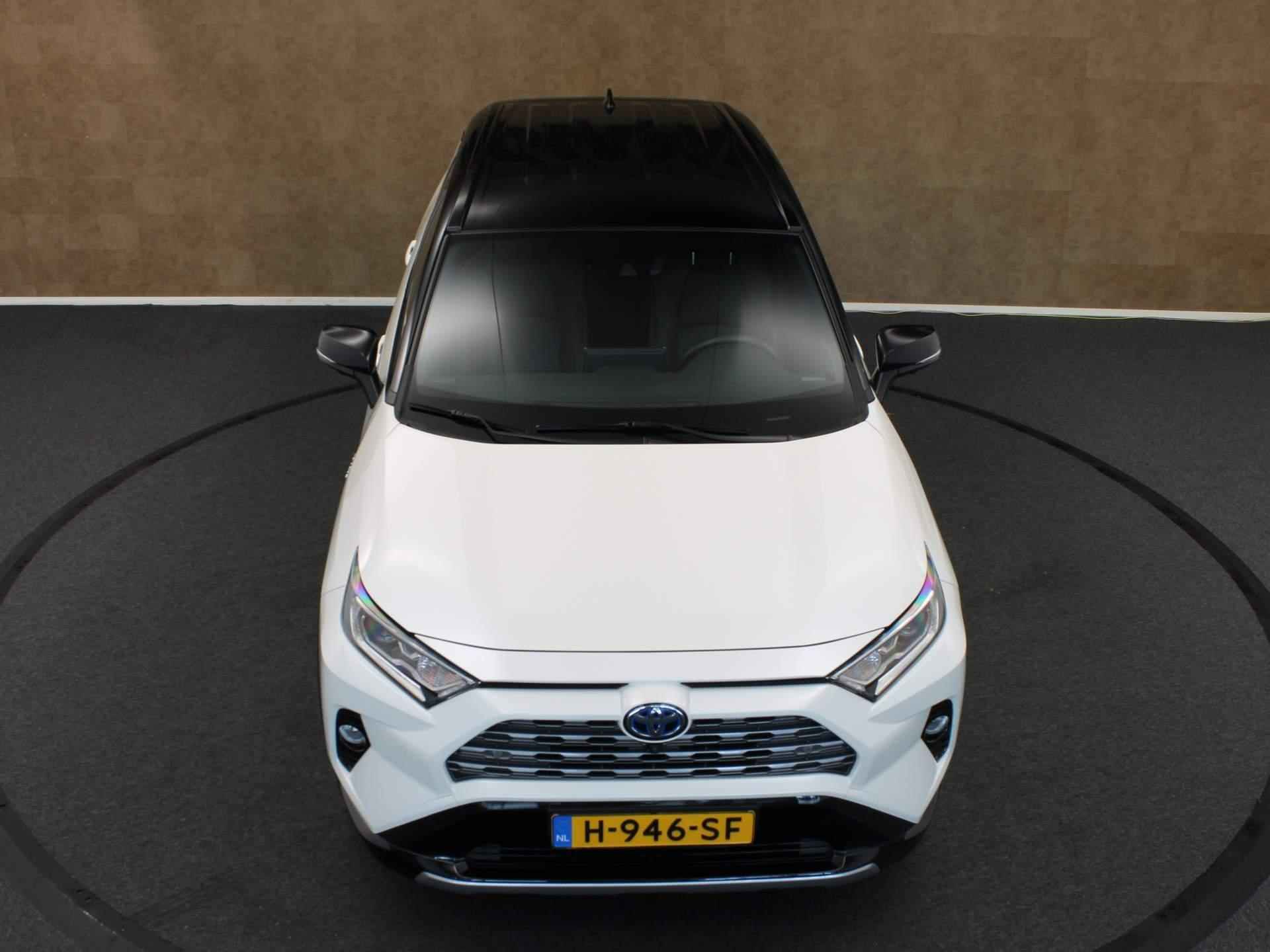 Toyota RAV4 2.5 Hybrid AWD Bi-Tone  - ORIGINEEL NEDERLANDSE AUTO - NAVIGATIE - 360 GRADEN CAMERA - PARKEERSENSOREN VOOR/ ACHTER - ELEKTRISCH BEDIENBARE ACHTERKLEP - ELEKTRISCH BEDIENBARE BESTUURDERSSTOEL - 12/40