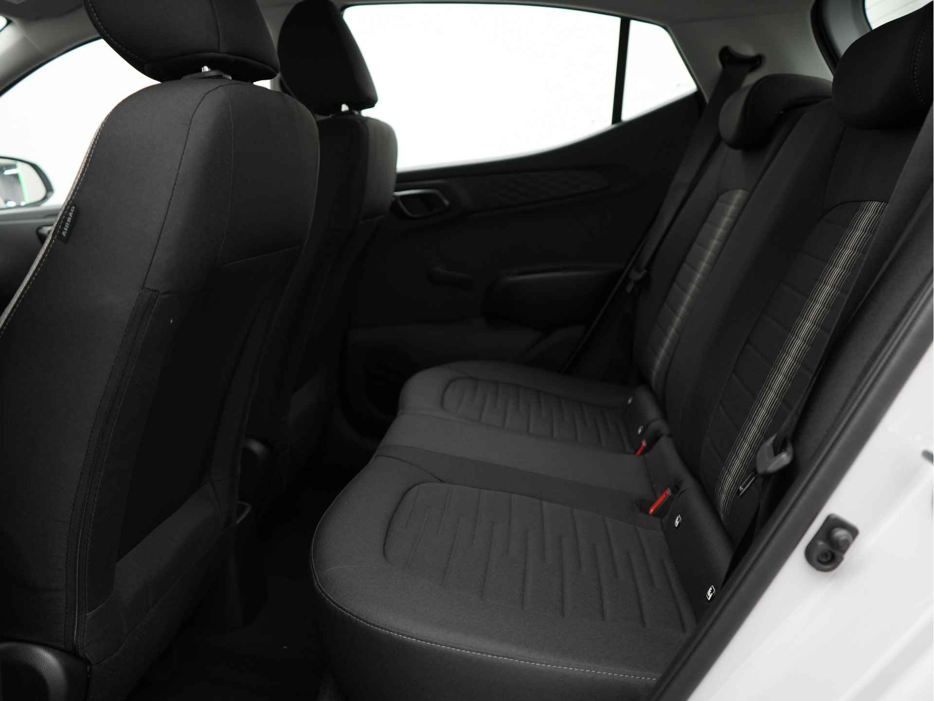 Hyundai i10 1.0 Comfort APPLE / ANDROID NAVIGATIE | LICHTMETALEN VELGEN | Rijklaarprijs! - 7/33