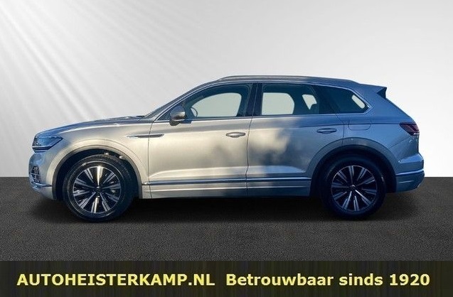 Volkswagen Touareg 3.0 TSi eHybrid ACC Luchtvering Panoramadak Comfortstoelen bij viaBOVAG.nl