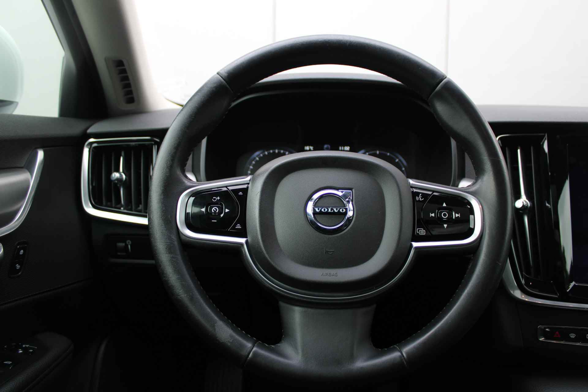 Volvo V90 D4 Automaat Inscription | Keyless Entry | Panorama dak | Adaptieve Cruise - 30/32