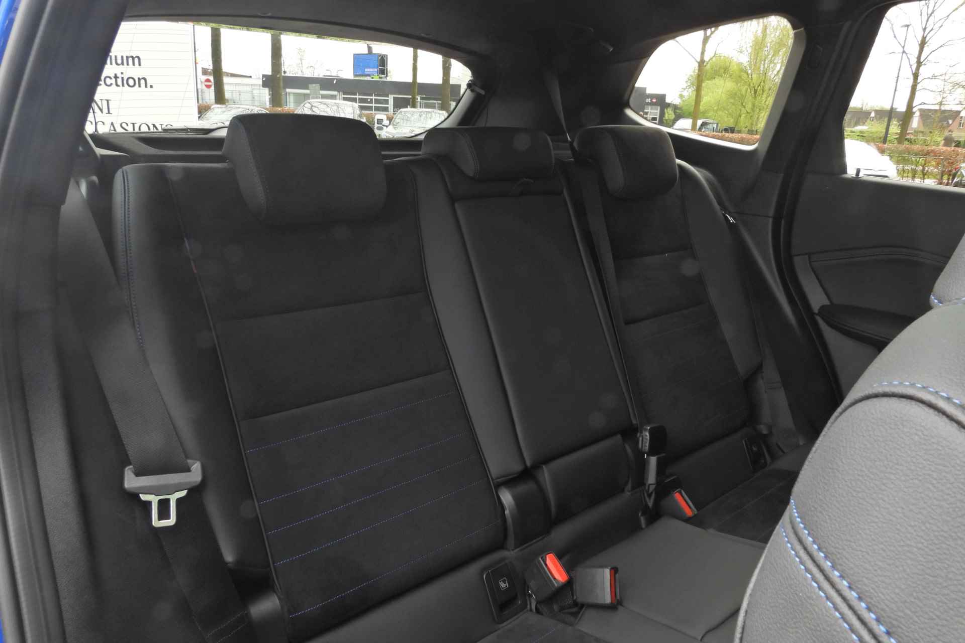 BMW iX1 xDrive30 M Sport / Panoramadak / Harman Kardon / Apple CarPlay / Adaptief M Onderstel / Elektrische Sportstoelen / Travel Pack / Head-Up Display / 19 inch LMV - 23/39