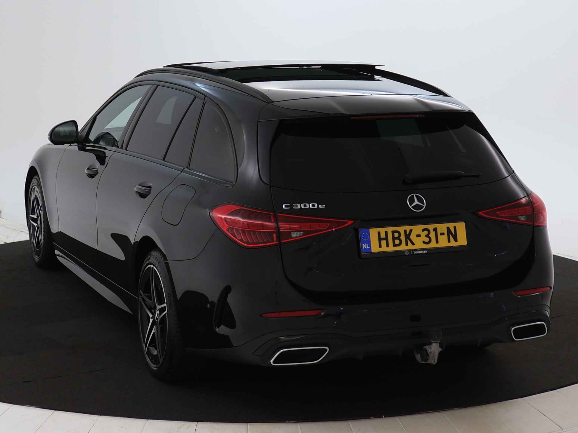 Mercedes-Benz C-Klasse Estate 300 e AMG Plug-In Hybride | Panoramadak | Trekhaak | Memory Stoelen | AMG Styling | Night Pakket. | Inclusief 24 maanden MB Certified garantie voor Europa. - 5/52