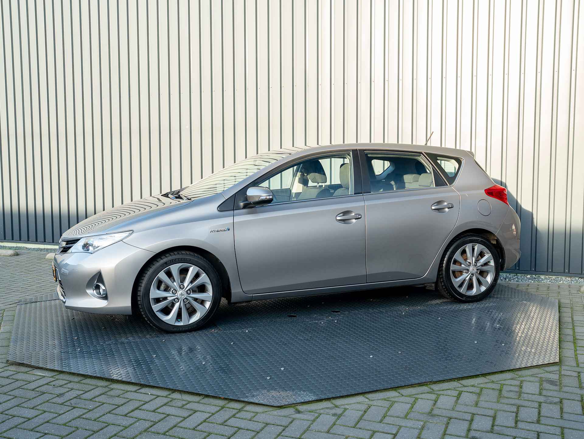 Toyota Auris 1.8 Hybrid Dynamic | 17'' | Keyless | Camera | Trekhaak | Navi | Prijs Rijklaar!! - 3/41