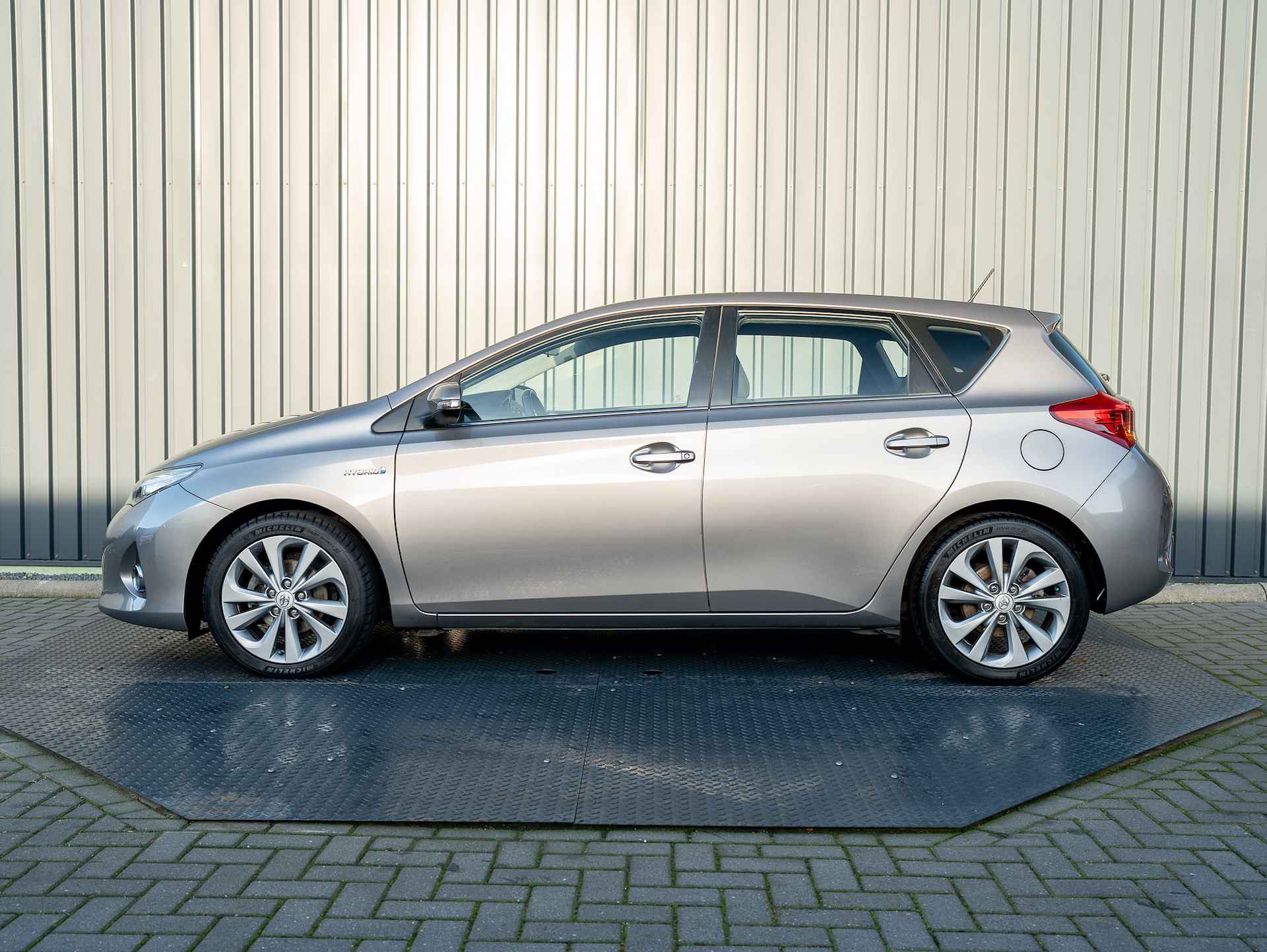 Toyota Auris 1.8 Hybrid Dynamic | 17'' | Keyless | Camera | Trekhaak | Navi | Prijs Rijklaar!! - 4/41