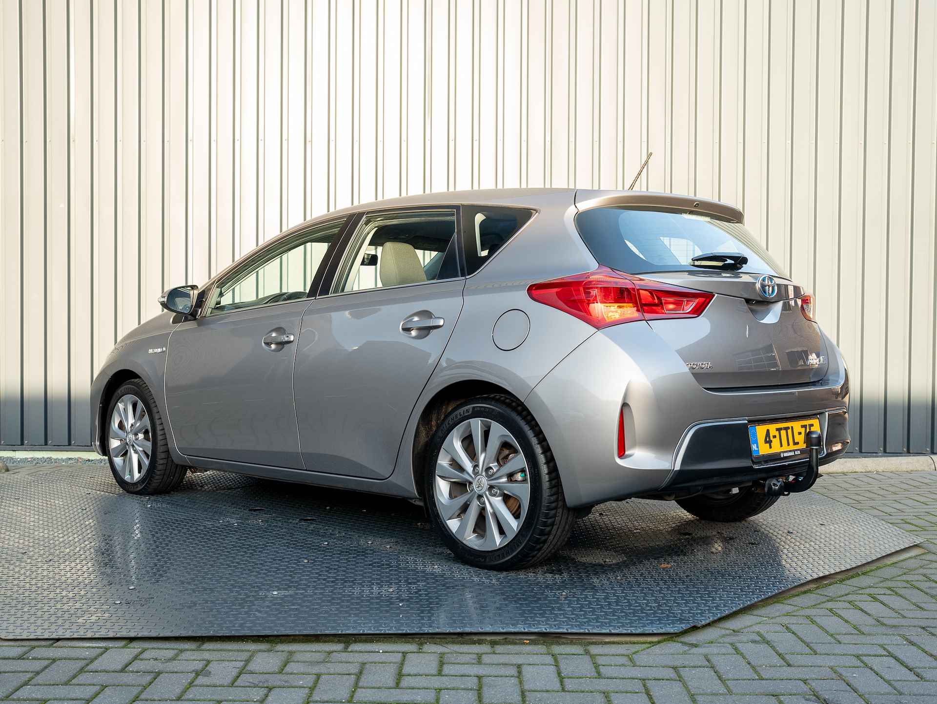 Toyota Auris 1.8 Hybrid Dynamic | 17'' | Keyless | Camera | Trekhaak | Navi | Prijs Rijklaar!! - 5/41