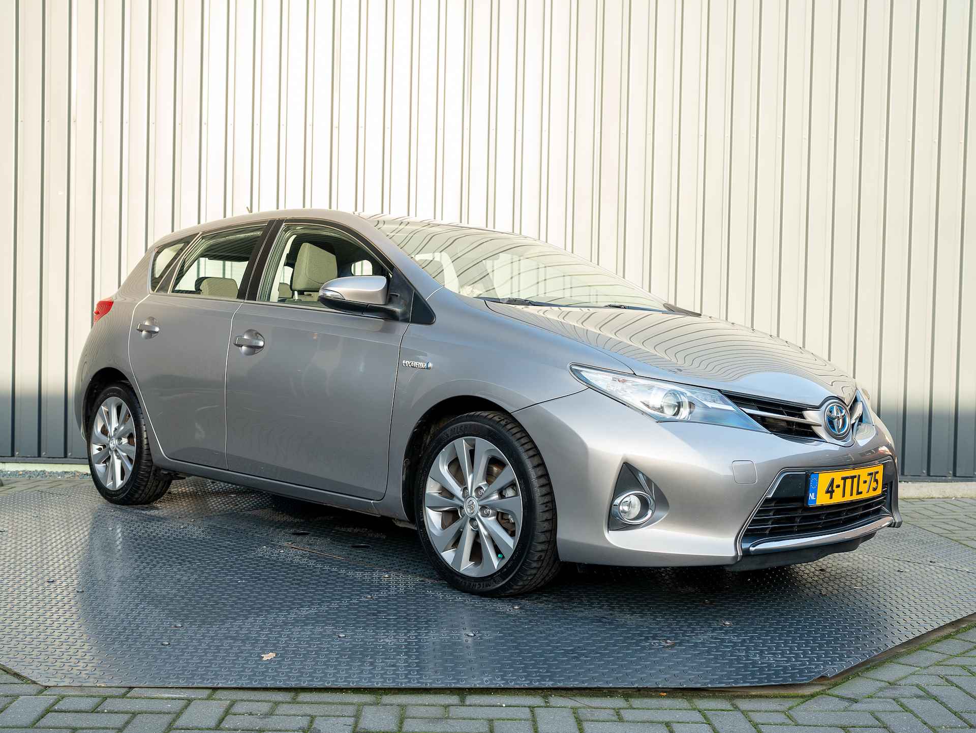 Toyota Auris 1.8 Hybrid Dynamic | 17'' | Keyless | Camera | Trekhaak | Navi | Prijs Rijklaar!! - 19/41