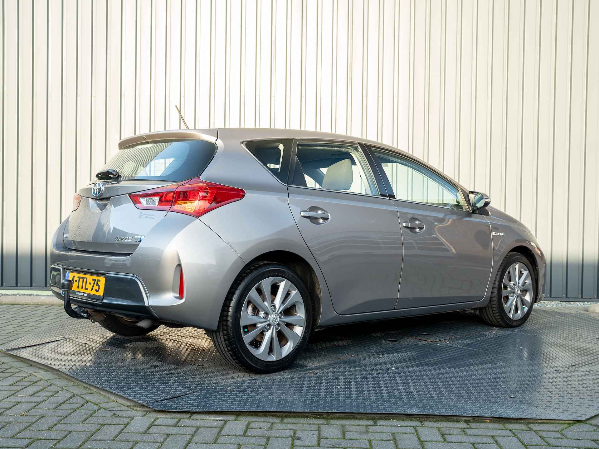 Toyota Auris 1.8 Hybrid Dynamic | 17'' | Keyless | Camera | Trekhaak | Navi | Prijs Rijklaar!! - 21/41