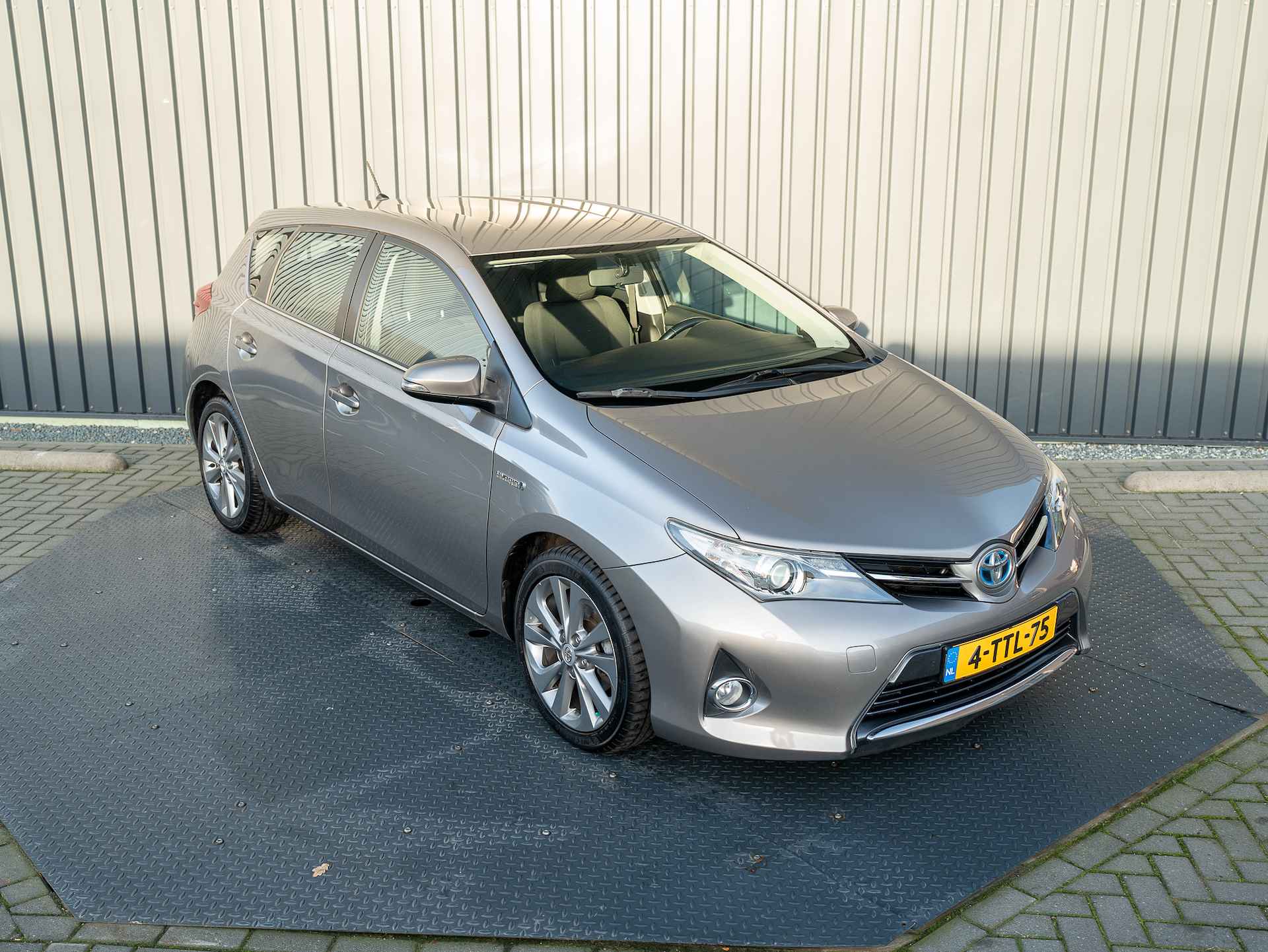 Toyota Auris 1.8 Hybrid Dynamic | 17'' | Keyless | Camera | Trekhaak | Navi | Prijs Rijklaar!! - 33/41