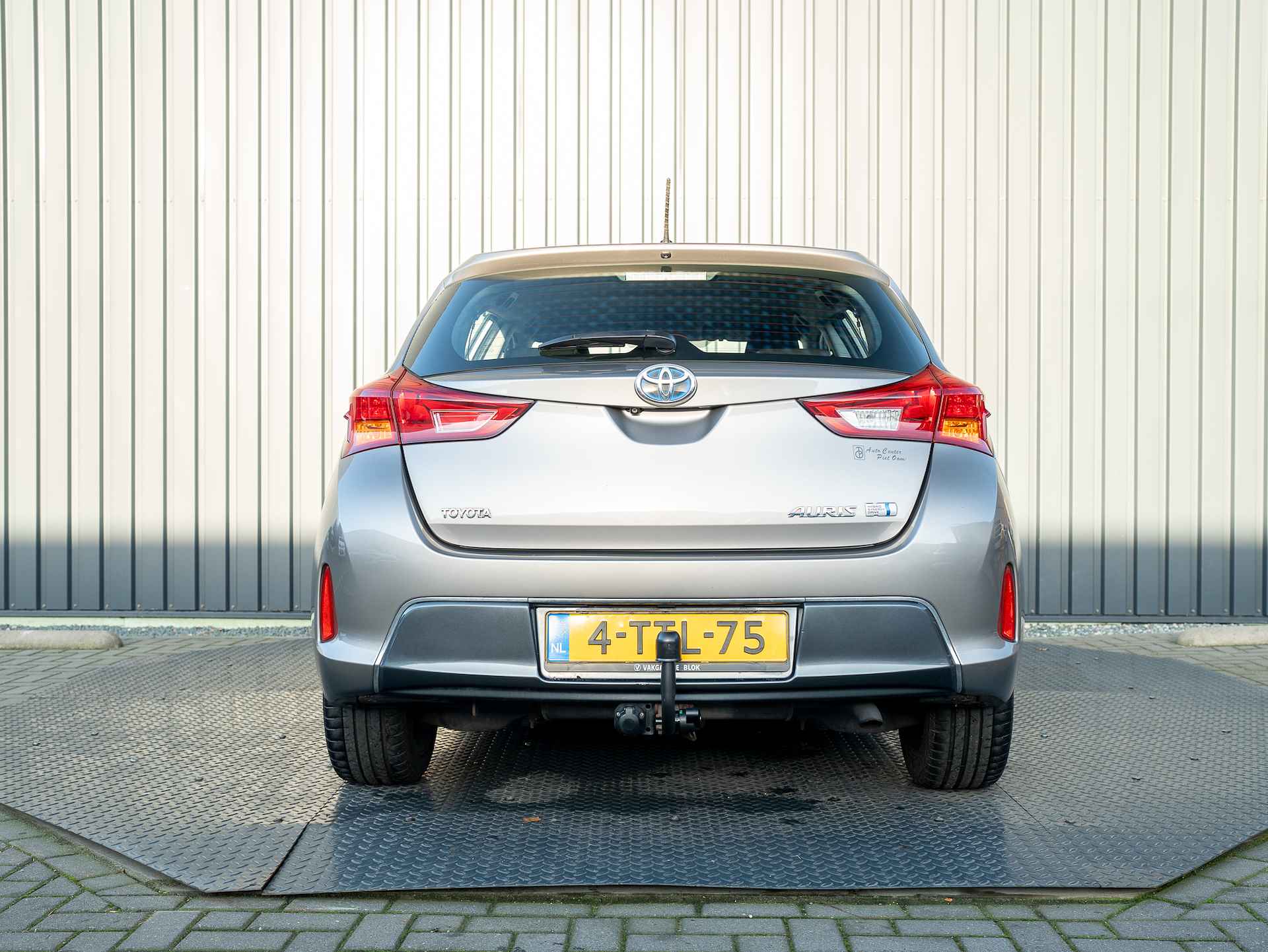 Toyota Auris 1.8 Hybrid Dynamic | 17'' | Keyless | Camera | Trekhaak | Navi | Prijs Rijklaar!! - 35/41