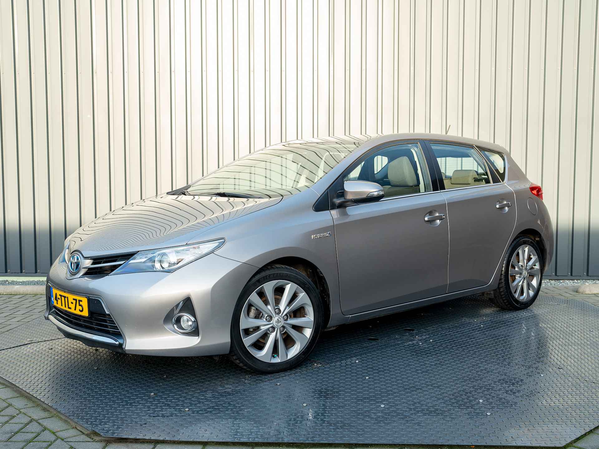 Toyota Auris 1.8 Hybrid Dynamic | 17'' | Keyless | Camera | Trekhaak | Navi | Prijs Rijklaar!! - 37/41