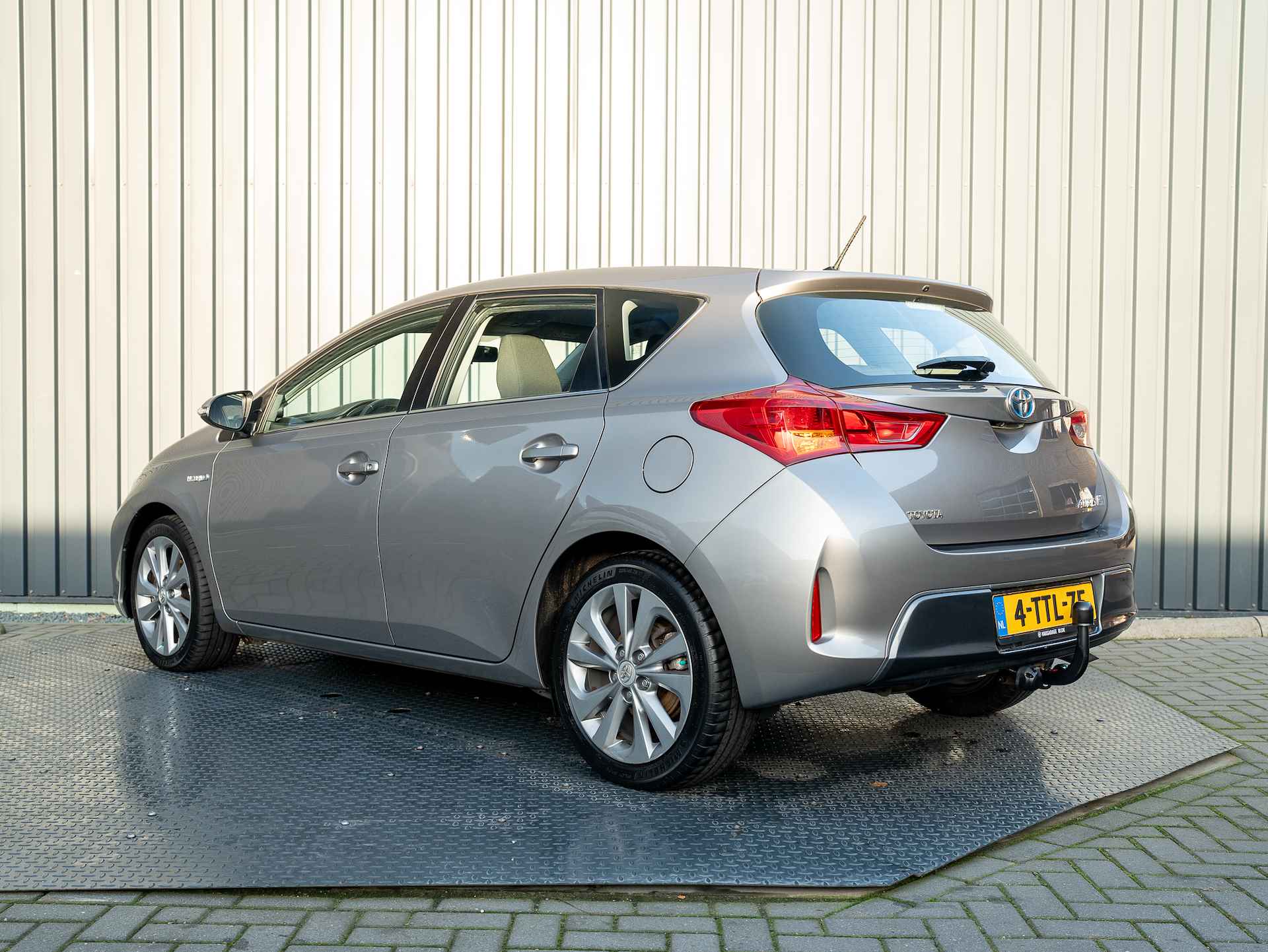 Toyota Auris 1.8 Hybrid Dynamic | 17'' | Keyless | Camera | Trekhaak | Navi | Prijs Rijklaar!! - 38/41