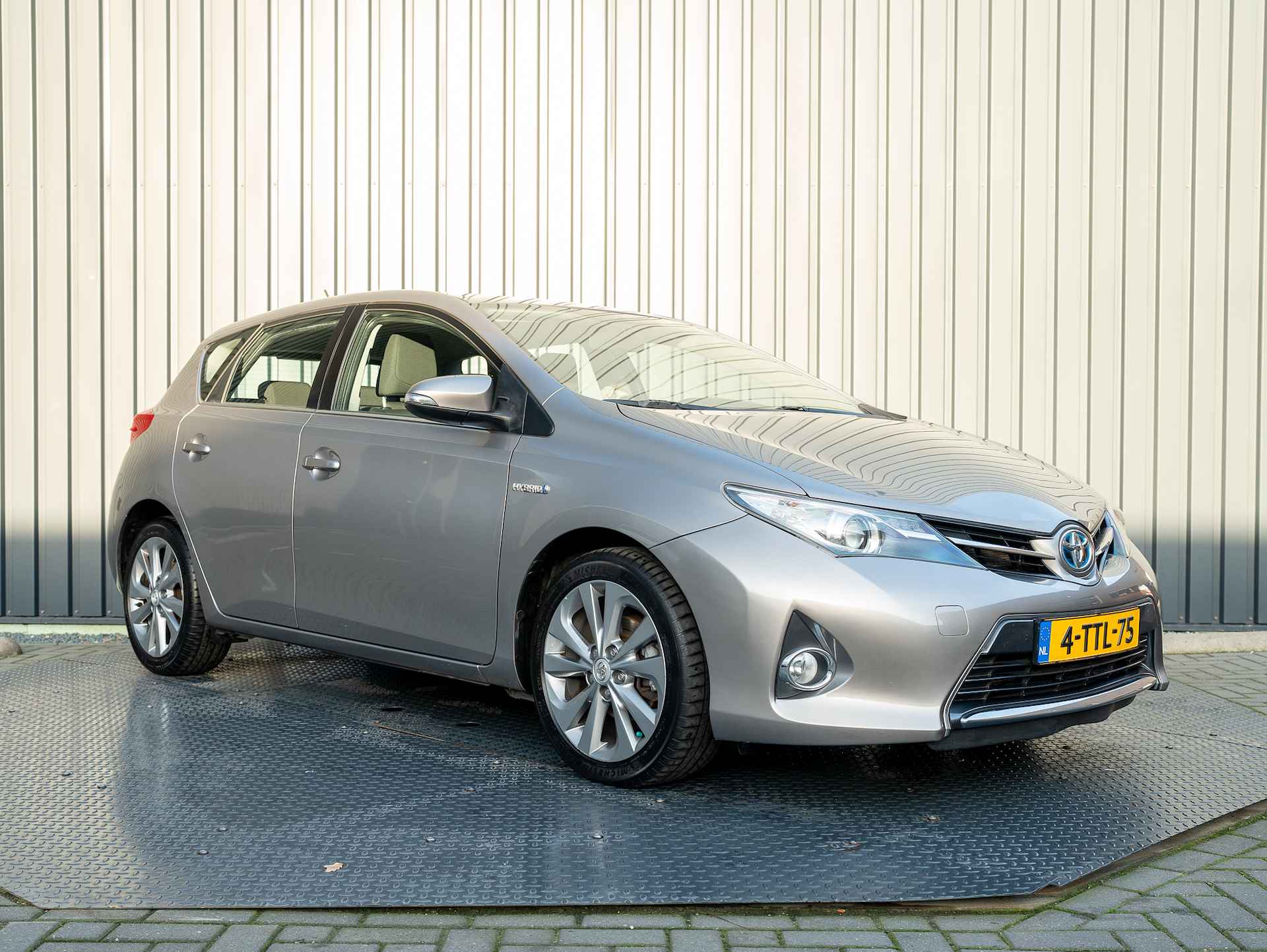 Toyota Auris 1.8 Hybrid Dynamic | 17'' | Keyless | Camera | Trekhaak | Navi | Prijs Rijklaar!! - 39/41