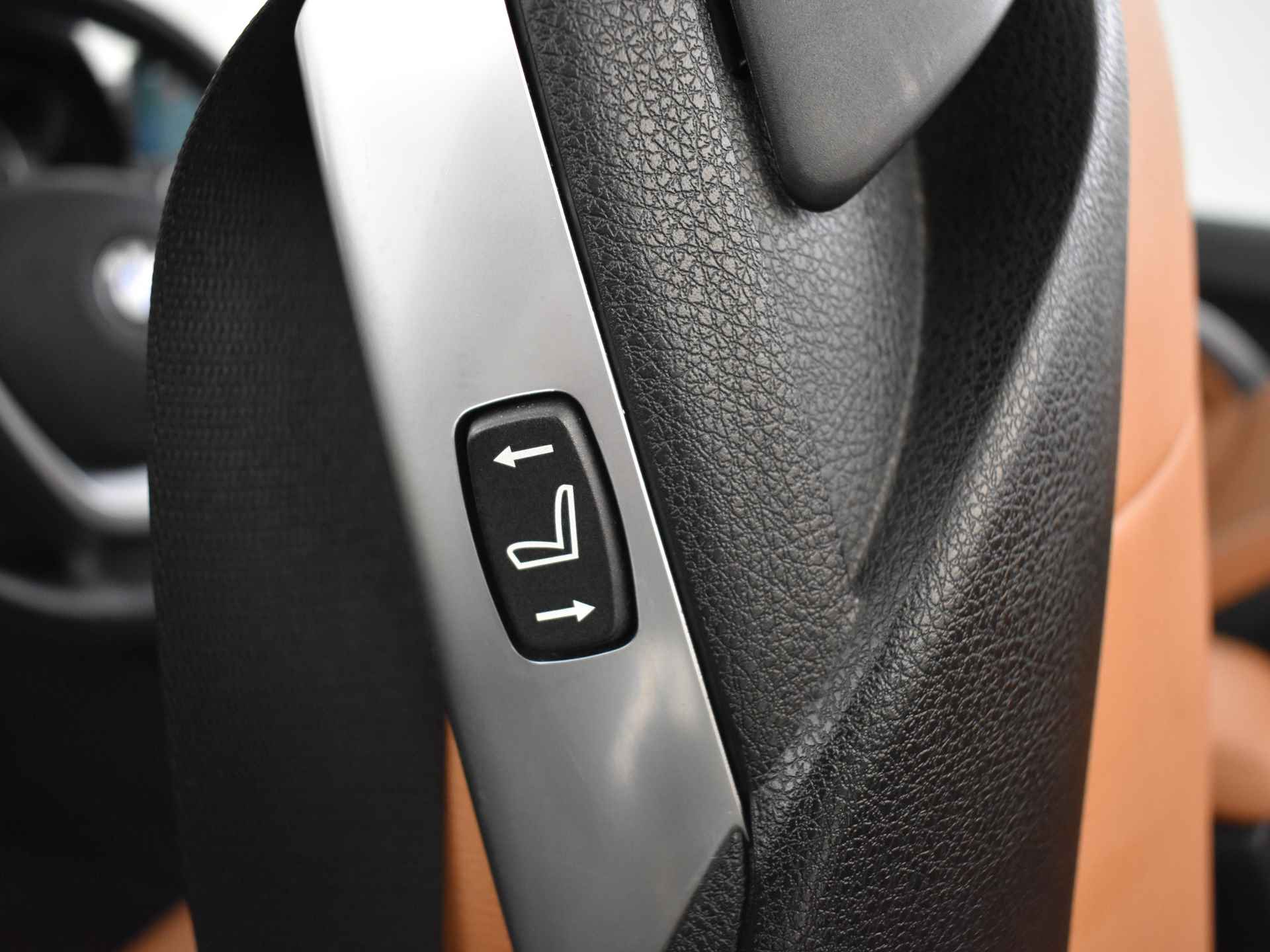 BMW 4 Serie Cabrio 430i High Executive Sport Line Automaat / Air Collar / Sportstoelen / Adaptieve LED / Head-Up / Comfort Access / Navigatie Professional / Stoelverwarming - 18/50