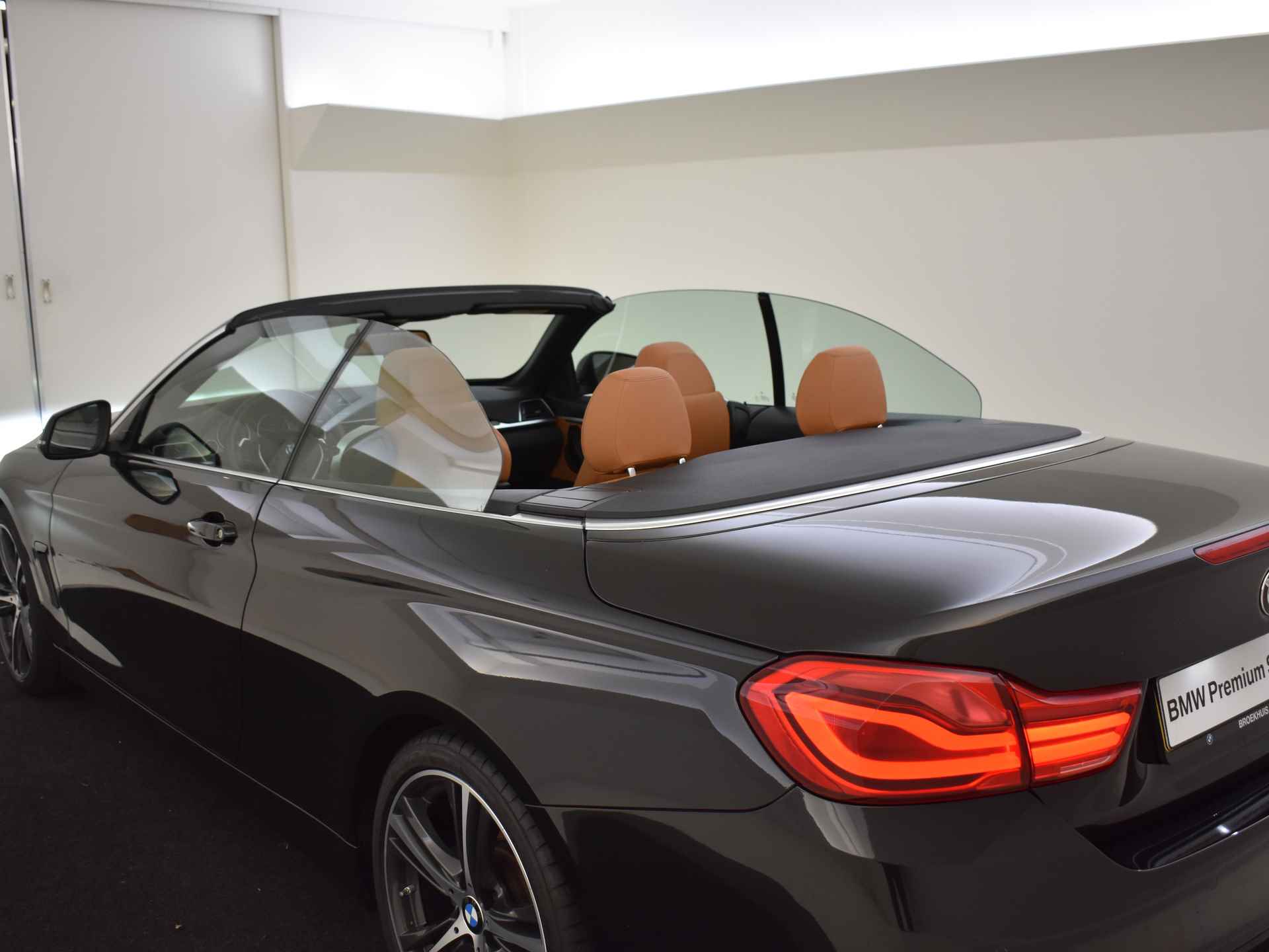 BMW 4 Serie Cabrio 430i High Executive Sport Line Automaat / Air Collar / Sportstoelen / Adaptieve LED / Head-Up / Comfort Access / Navigatie Professional / Stoelverwarming - 30/50