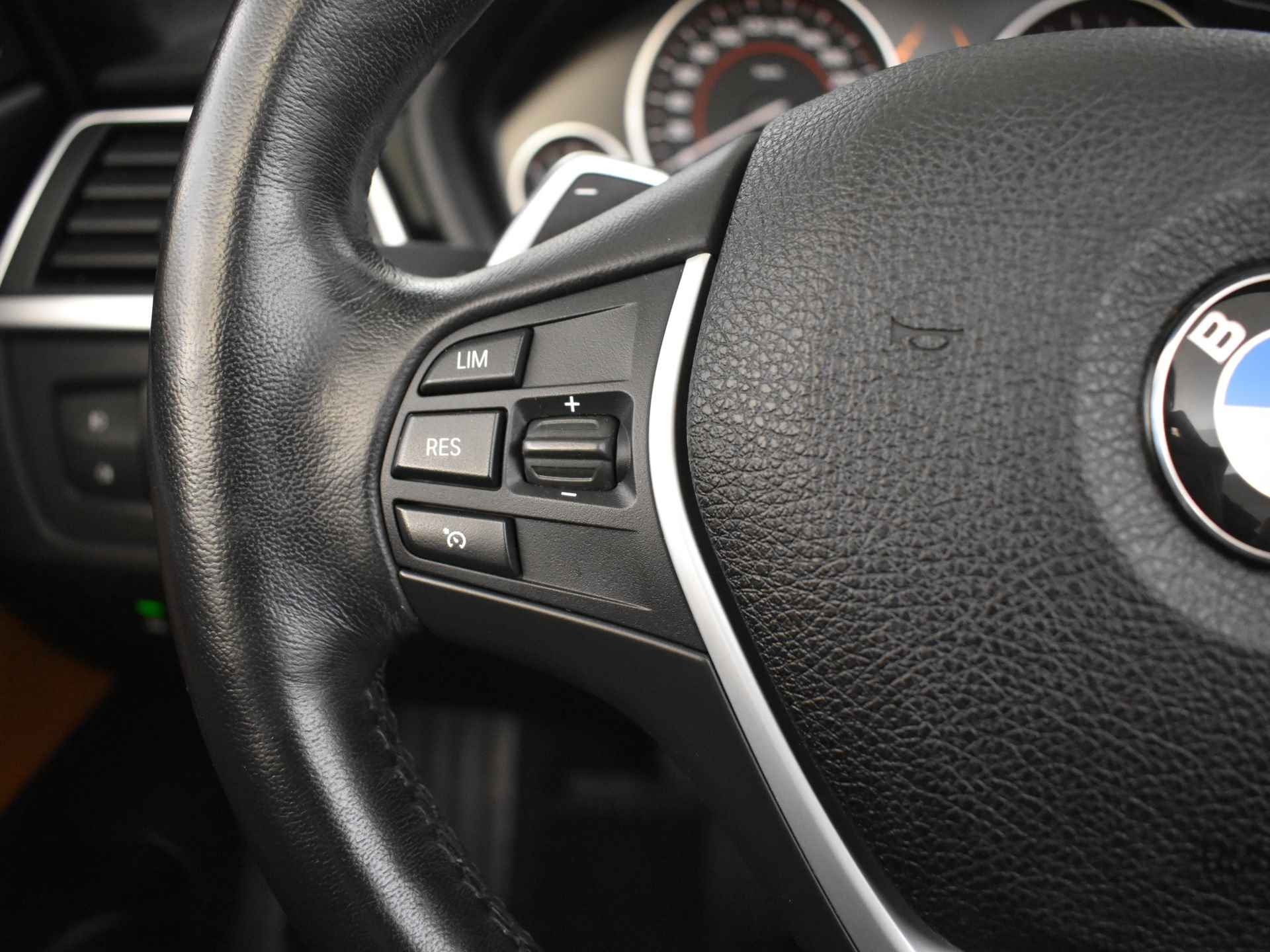 BMW 4 Serie Cabrio 430i High Executive Sport Line Automaat / Air Collar / Sportstoelen / Adaptieve LED / Head-Up / Comfort Access / Navigatie Professional / Stoelverwarming - 33/50