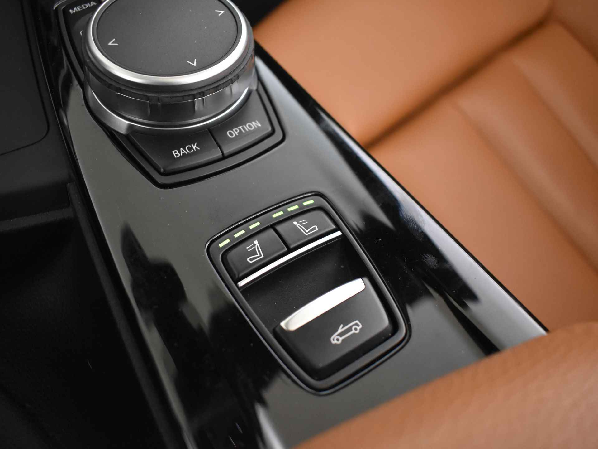BMW 4 Serie Cabrio 430i High Executive Sport Line Automaat / Air Collar / Sportstoelen / Adaptieve LED / Head-Up / Comfort Access / Navigatie Professional / Stoelverwarming - 40/50