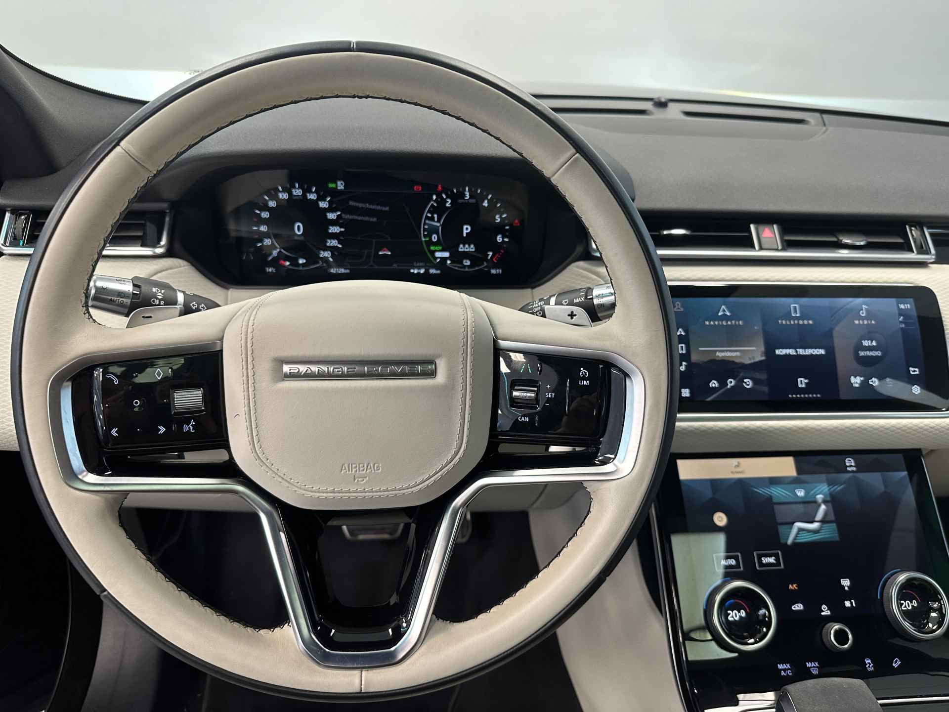 Land Rover Range Rover Velar 2.0 P400e R-Dynamic Panoramadak Navigatie Full-led 2 jaar garantie mogelijk* (vraag naar de voorwaarden) - 7/19