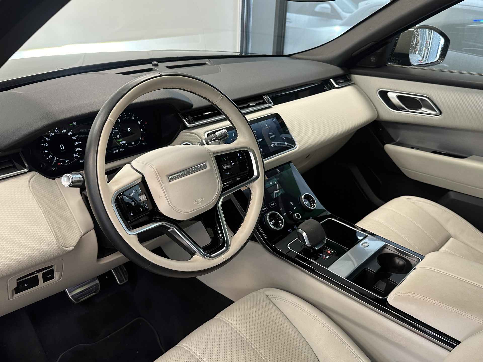 Land Rover Range Rover Velar 2.0 P400e R-Dynamic Panoramadak Navigatie Full-led 2 jaar garantie mogelijk* (vraag naar de voorwaarden) - 8/19