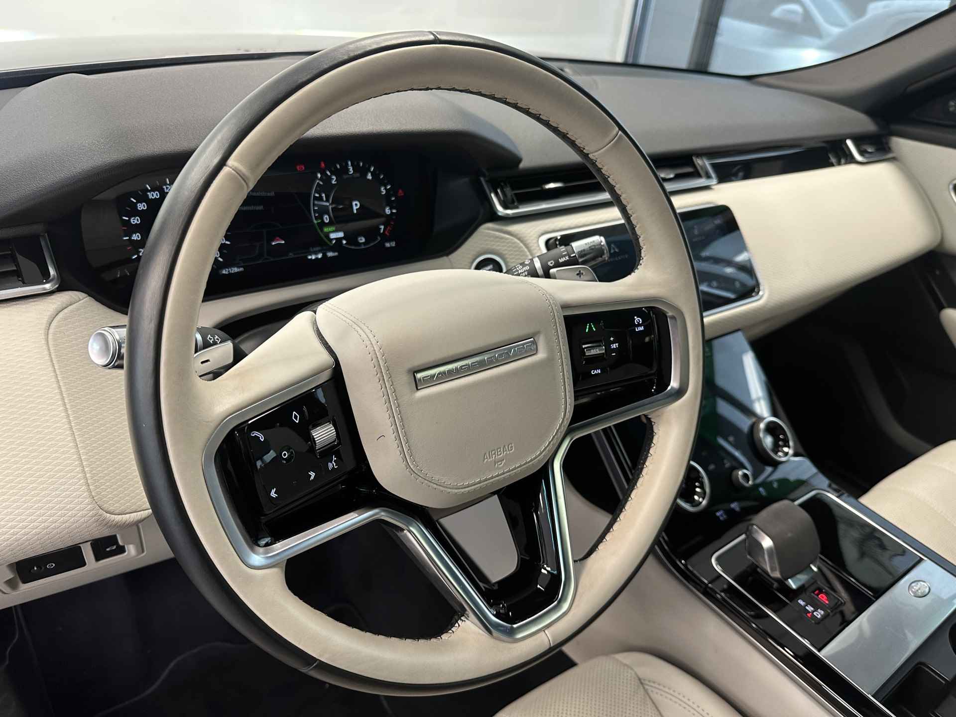 Land Rover Range Rover Velar 2.0 P400e R-Dynamic Panoramadak Navigatie Full-led 2 jaar garantie mogelijk* (vraag naar de voorwaarden) - 9/19