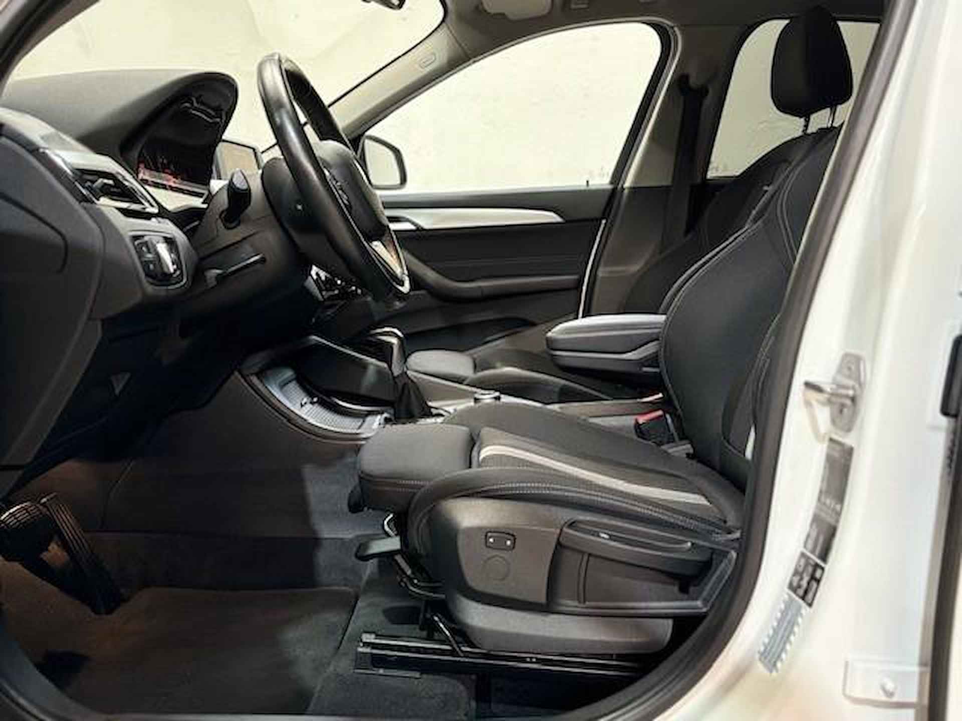 BMW X1 xDrive20i Centennial Executive | Trekhaak | Keyless | Parkeersensoren | Sportstoelen | NL auto | - 15/33