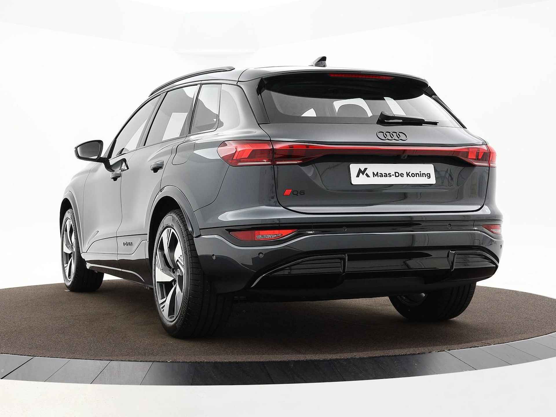 Audi Q6 e-tron S Edition e-tron perf 306pk · Adaptieve luchtvering · Adaptieve cruise control · Achteruitrijcamera - 33/49