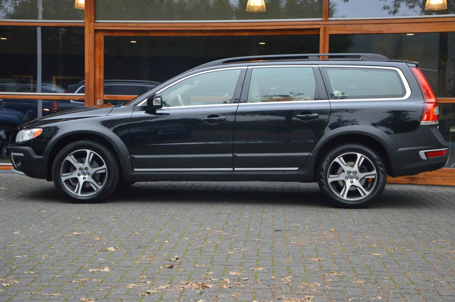 Volvo XC70 D4 | 5 Cilinder |Automaat | Standkachel | Trekhaak 1.600 kg | Dealeronderhouden | Luxe bekleding | Camera - 3/37