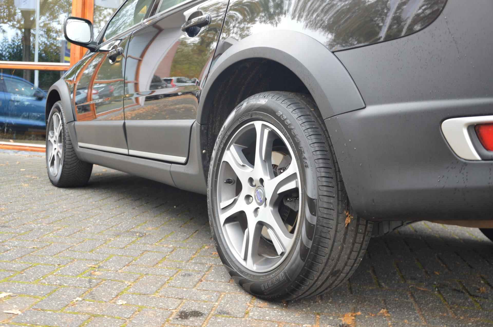 Volvo XC70 D4 | 5 Cilinder |Automaat | Standkachel | Trekhaak 1.600 kg | Dealeronderhouden | Luxe bekleding | Camera - 13/37