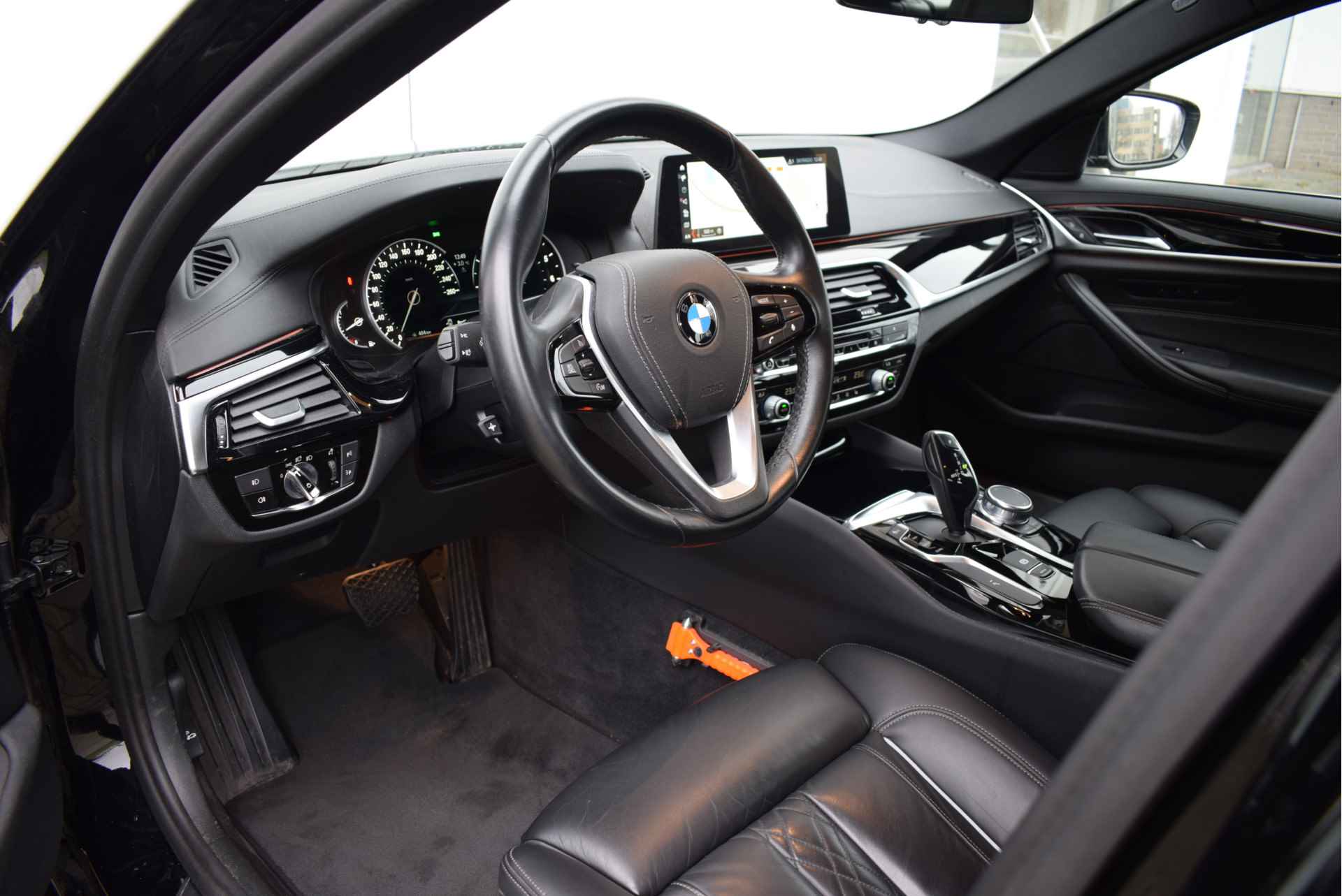 BMW 5 Serie Touring 530i High Executive Sport Line Automaat / Adaptieve LED / Navigatie Professional / Comfortstoelen / PDC voor + achter / Leder - 5/28