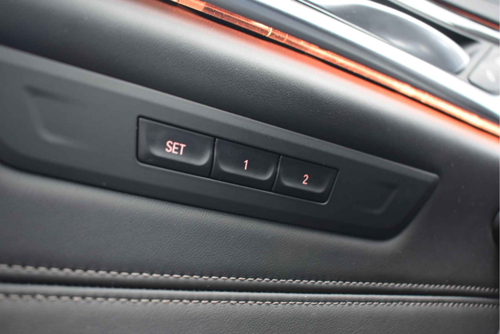 BMW 5 Serie Touring 530i High Executive Sport Line Automaat / Adaptieve LED / Navigatie Professional / Comfortstoelen / PDC voor + achter / Leder - 21/28