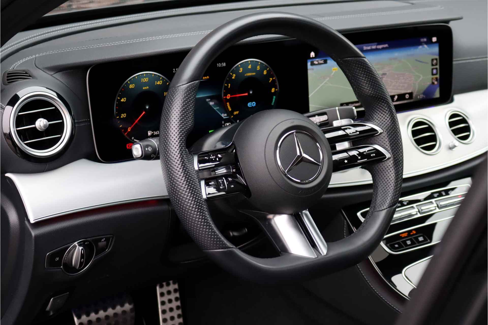 Mercedes-Benz E-Klasse Estate 300 e AMG Line Au9, Plug-in Hybride, Schuif/Kanteldak, Camera, Dodehoekassistent, Widescreen, Stoelverwarming, Sfeerverlichting, Multibeam Led, Etc, - 30/59