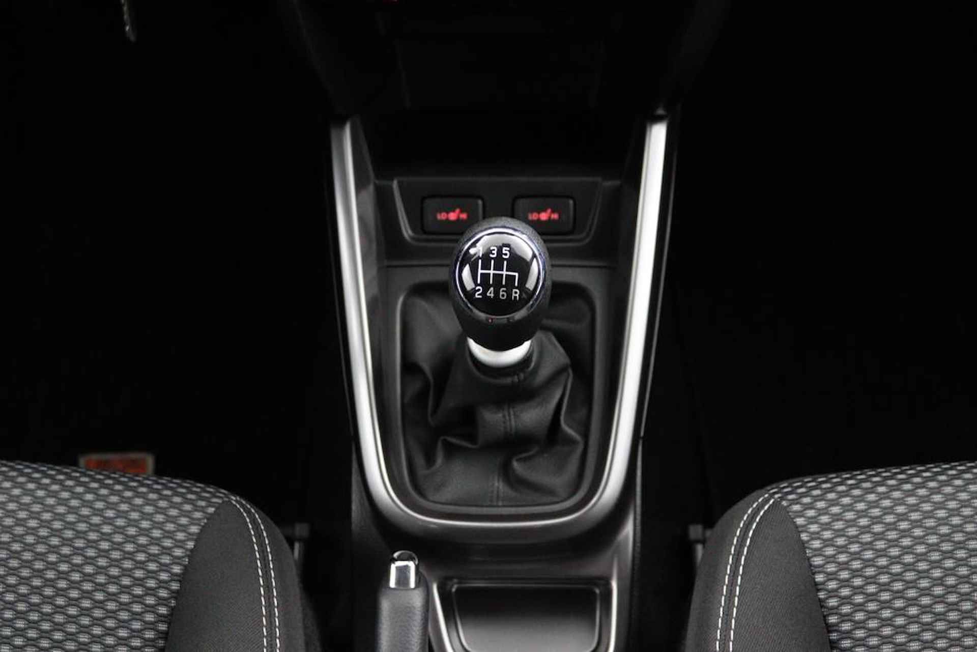 Suzuki Vitara 1.4 Boosterjet Select Smart Hybrid | Navigatie | Dodehoek Detectie | Stoelverwarming | Achteruitrijcamera | Bi -tone | 6 Jaar Garantie | - 23/46