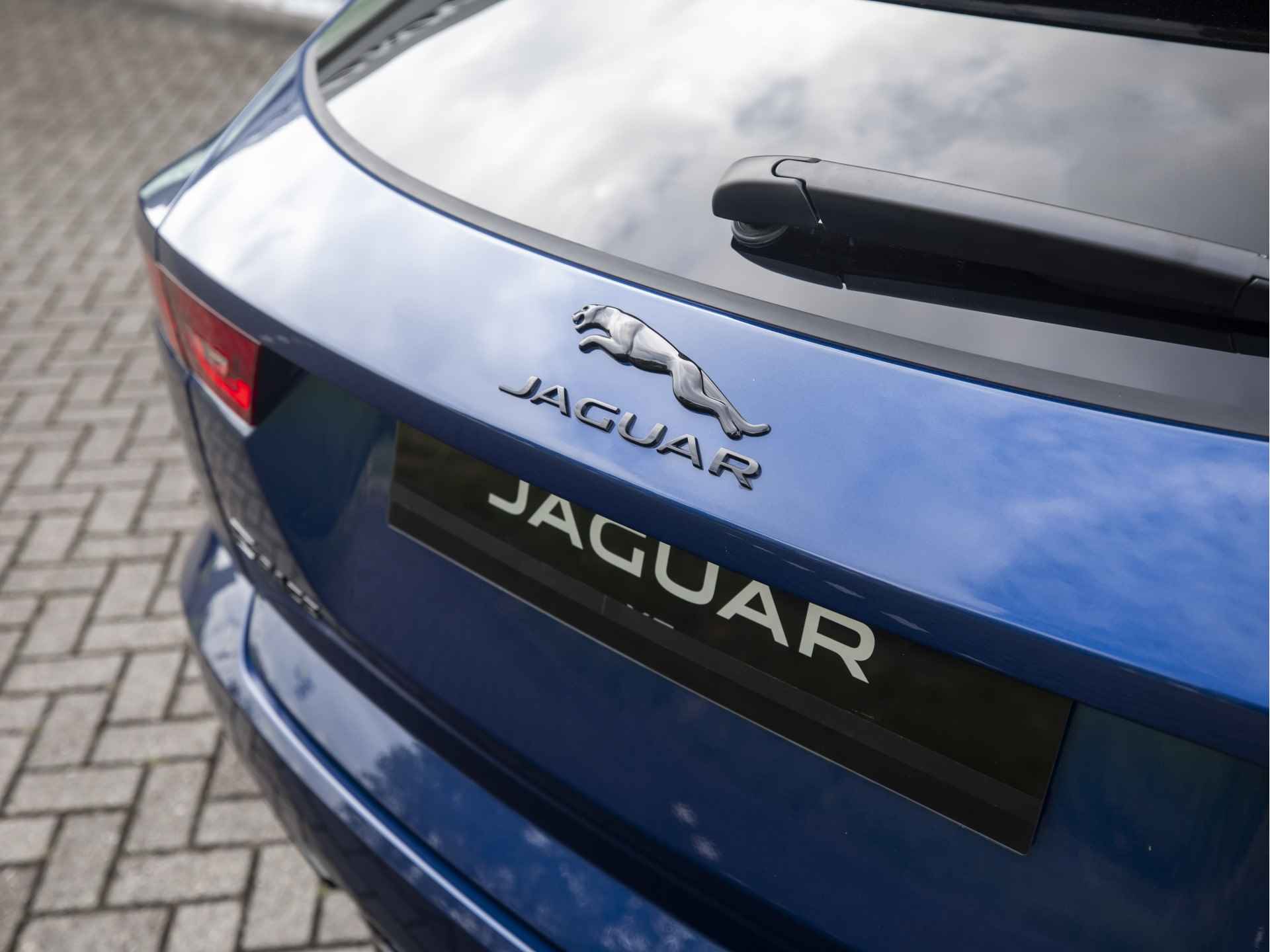Jaguar E-Pace P300e AWD R-Dynamic HSE | NIEUW | Full Option | Stoelventilatie | Trekhaak | - 35/64