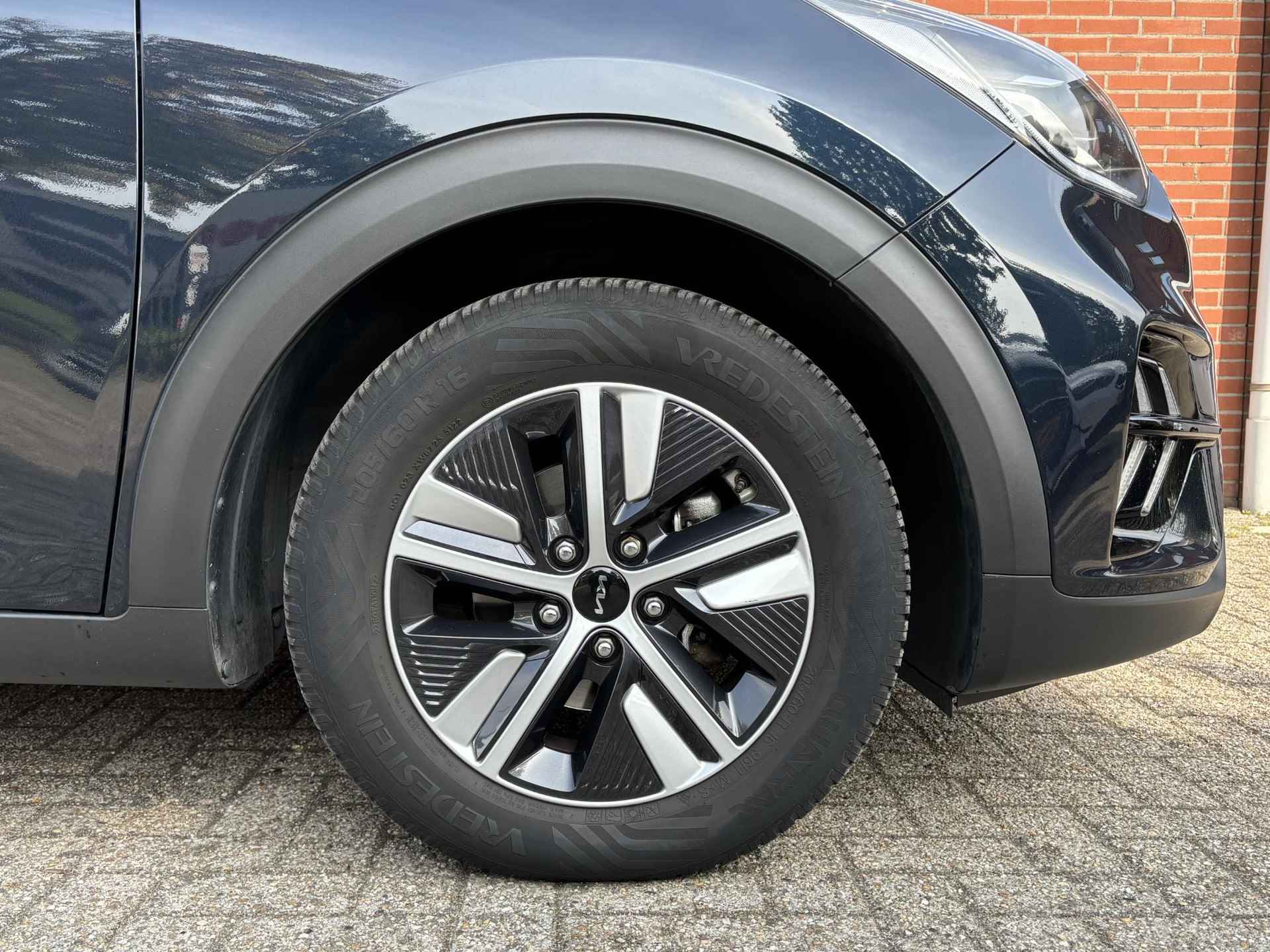 Kia Niro 1.6 GDi PHEV ExecutiveLine | Achteruitrijcamera | Parkeersensoren voor + achter | Navigatie | Addaptive cruise control | JBL sound system | Stoelverwarming voor + achter - 14/37