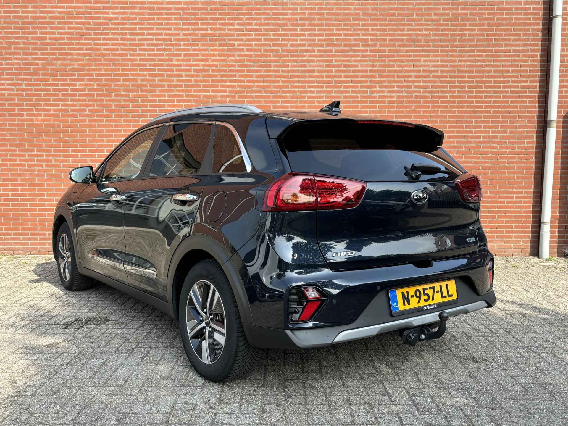 Kia Niro 1.6 GDi PHEV ExecutiveLine | Achteruitrijcamera | Parkeersensoren voor + achter | Navigatie | Addaptive cruise control | JBL sound system | Stoelverwarming voor + achter - 18/37