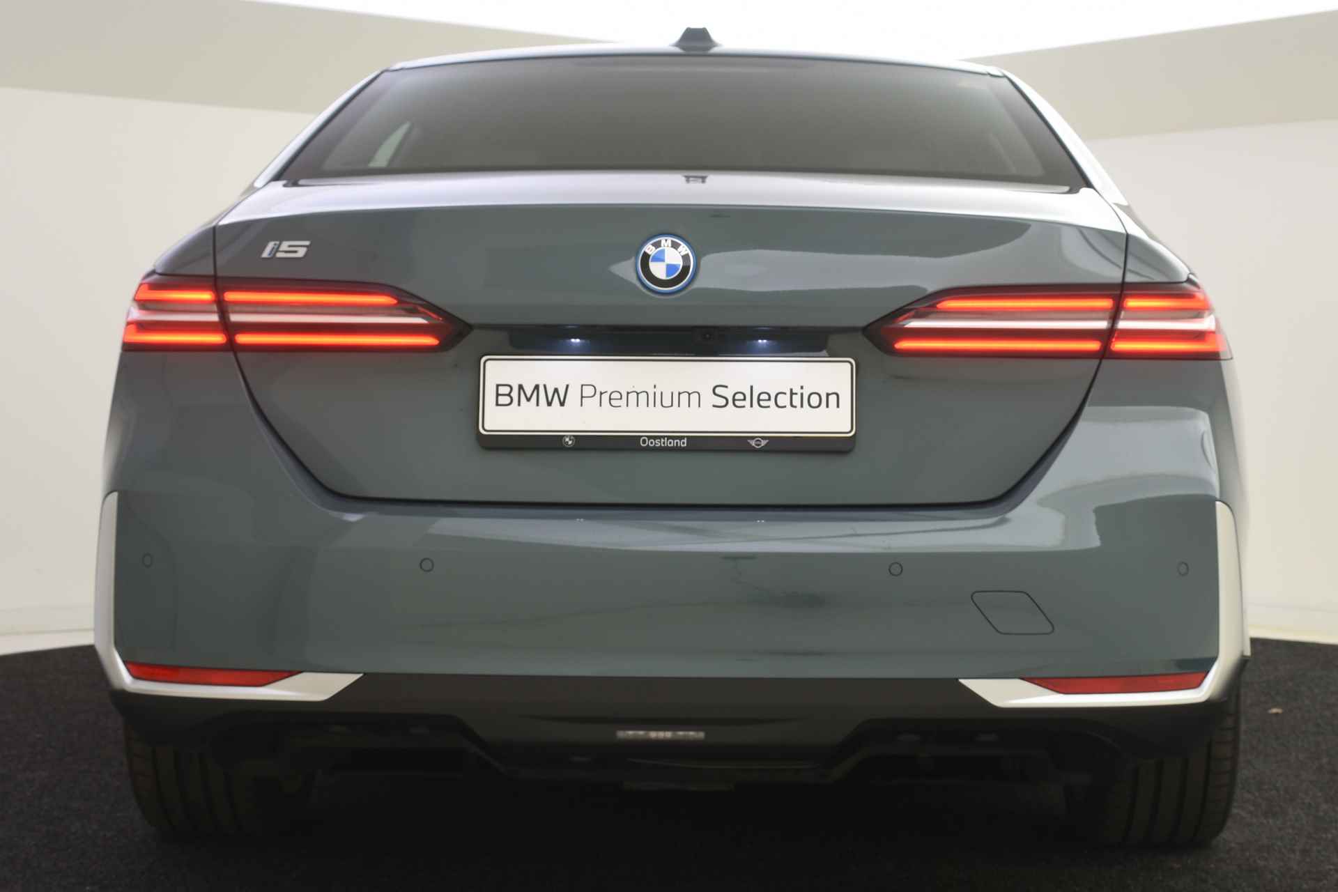 BMW i5 eDrive40 / Trekhaak / Bowers & Wilkins / Adaptieve LED / Parking Assistant / Stoelverwarming - 24/40