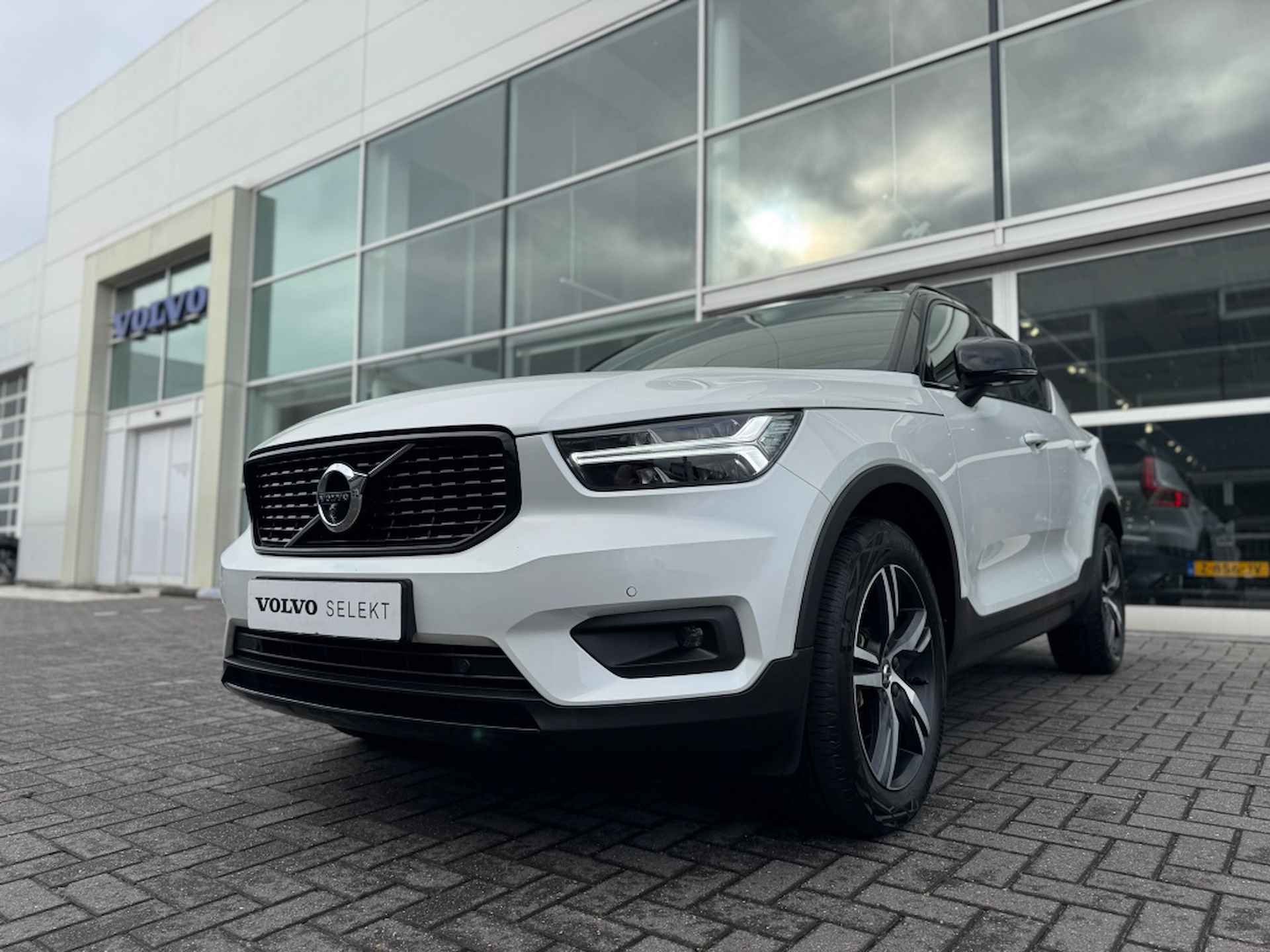 Volvo XC40 T2 AUT8 R-Design| Panodak| Adap.Cruise| 360Camera| Trekhaak - 4/34