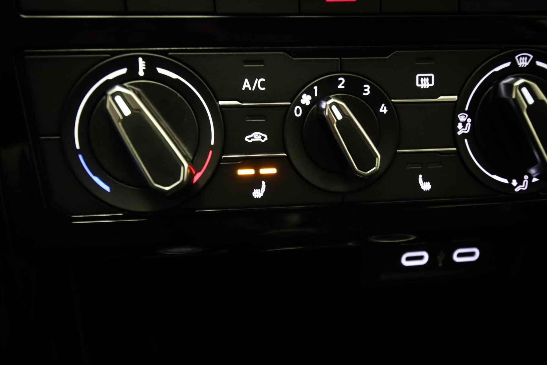 Volkswagen T-Cross 1.0 TSI Life Edition NIEUW MODEL | LED | STOELVERWARMING | DAB | APPLE | CAMERA - 35/53