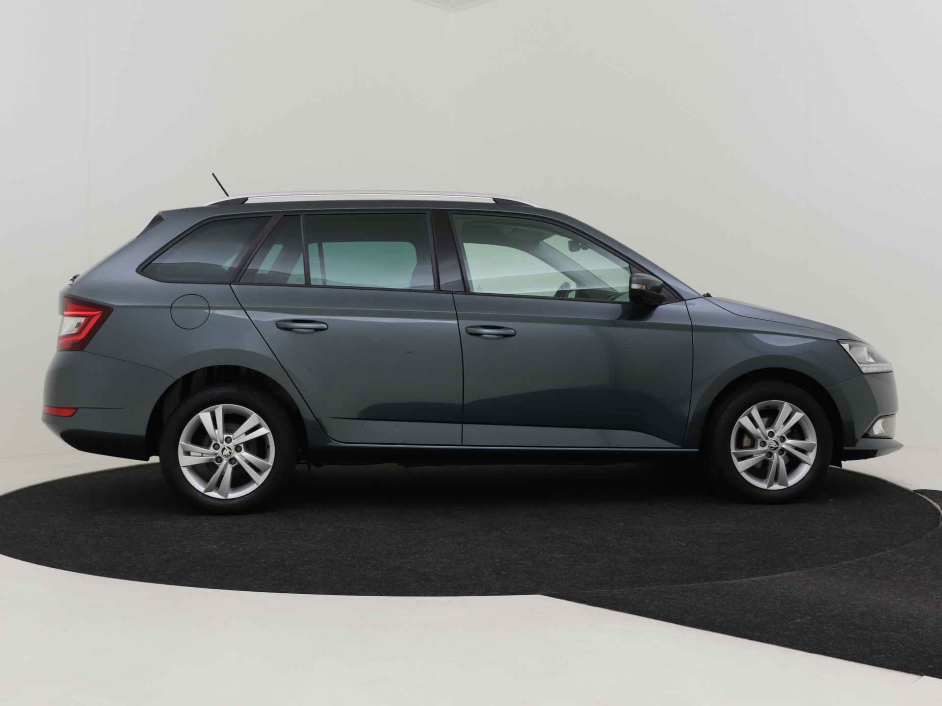 Škoda Fabia Combi 1.0 TSI 96pk Ambition | Airco | Cruise controle | Navigatie | Apple Carplay/Android Auto | 15"LMV - 17/37