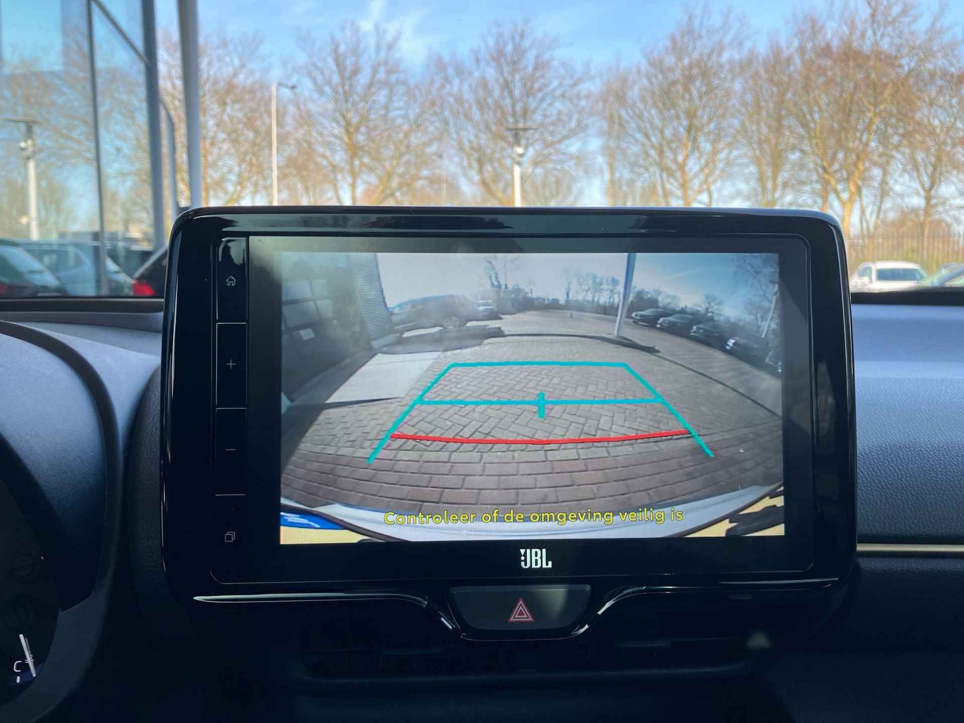 Toyota Yaris Cross 1.5 Hybrid First Edition / Leder / Keyless / Stoelverwarming / Navigatie / Automaat / Panorama dak / Head up Display / Extra Winterset! - 12/23