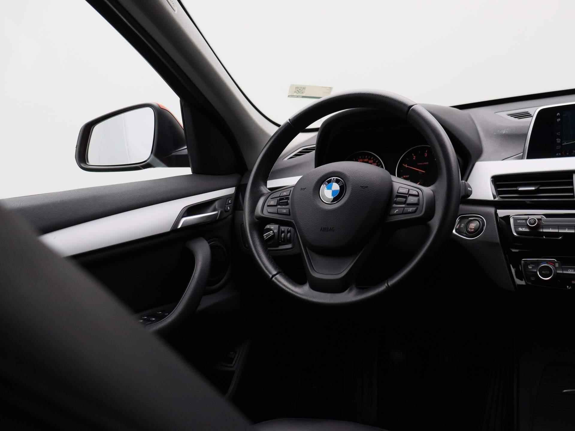 BMW X1 sDrive16d Executive | LEDEREN BEKLEDING | NAVIGATIE | PARKEERSENSOREN VOOR + ACHTER |  CLIMATE CONTROL | STOELVERWARMING | CRUISE CONTROL | ELEKTRISCHE BEDIENBARE ACHTERKLEP | - 12/36
