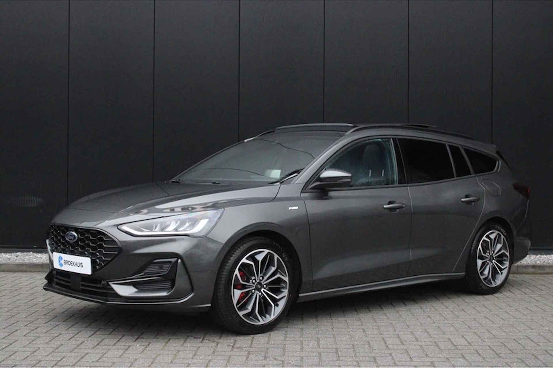 Ford Focus Wagon 1.0 EcoBoost Hybrid ST Line X 18 inch | Winter Pack - 1/1