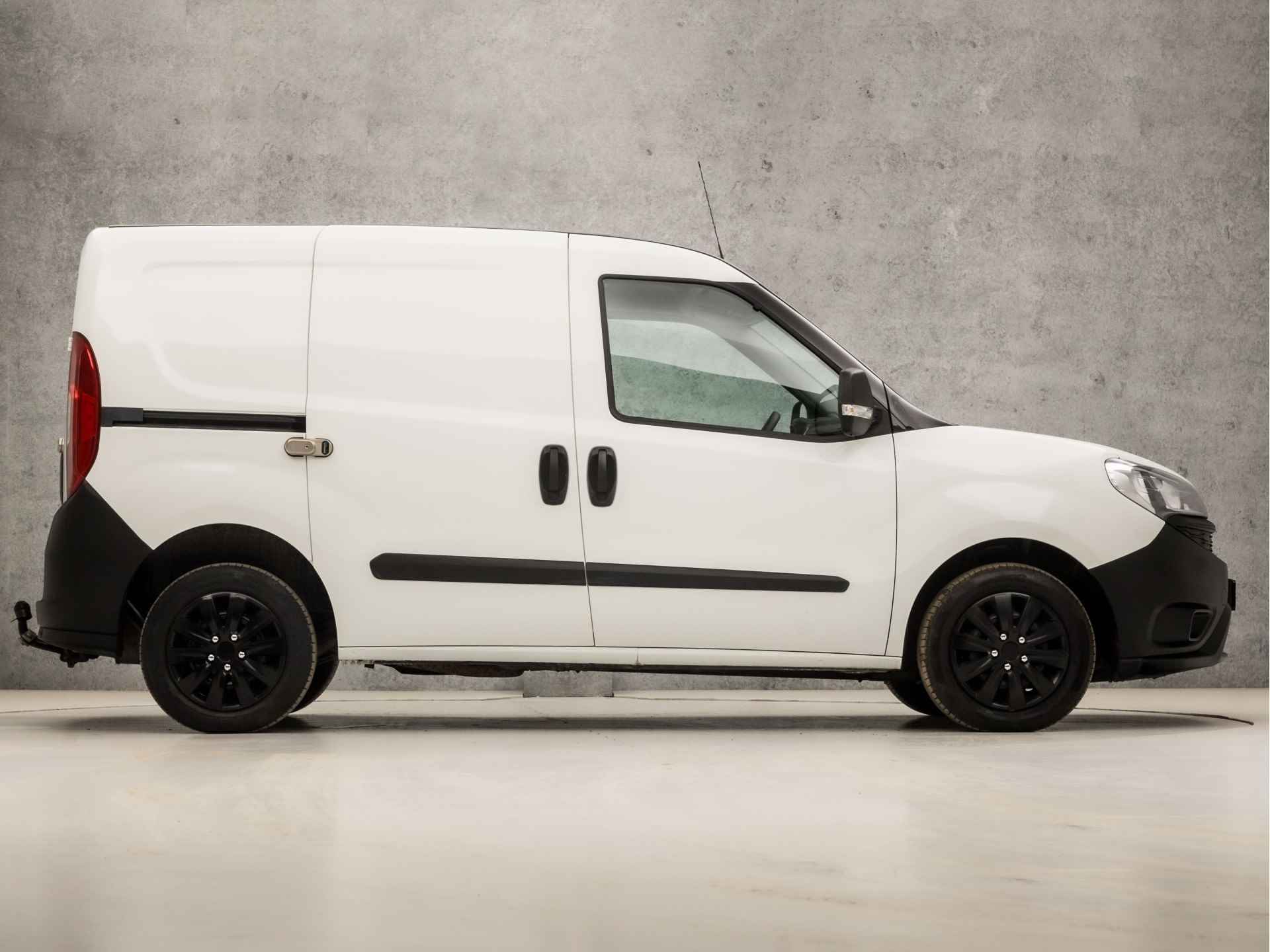 Fiat Dobló Cargo 1.3 MJ L1H1 Actual (AIRCO, BLUETOOTH, LEDER, STUURWIEL MULTIFUNCTIONEEL, TREKHAAK, PARKEERSENSOREN, NIEUWSTAAT) - 4/30