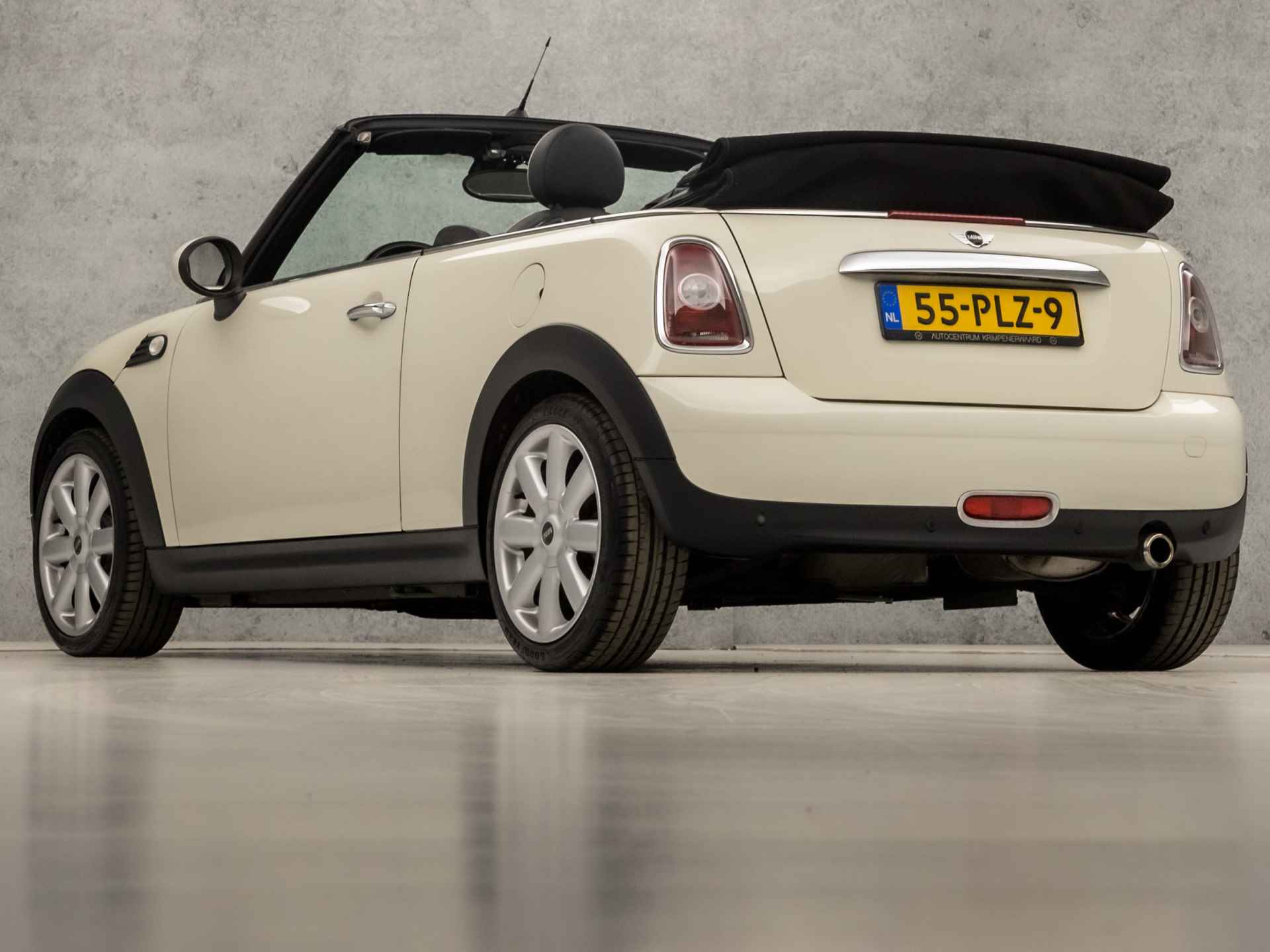 MINI Cabrio 1.6 Cooper Chili (NAVIGATIE, CLIMATE, STOELVERWARMING, HARMAN/KARDON, LEDEREN SPORTSTOELEN, XENON, CRUISE, MULTIFUNCTIONEEL STUURWIEL, SOFTTOP, NIEUWSTAAT) - 3/31