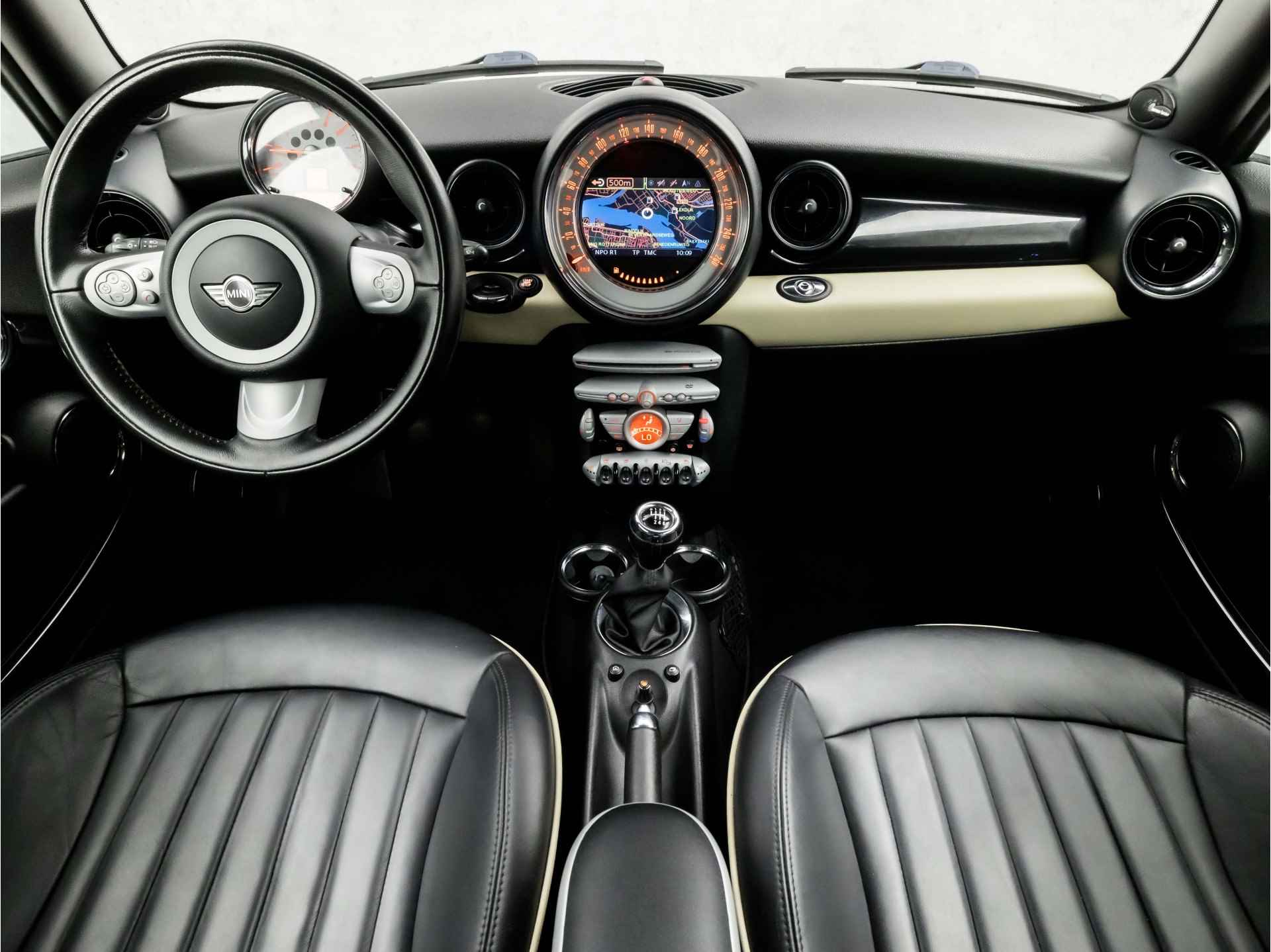 MINI Cabrio 1.6 Cooper Chili (NAVIGATIE, CLIMATE, STOELVERWARMING, HARMAN/KARDON, LEDEREN SPORTSTOELEN, XENON, CRUISE, MULTIFUNCTIONEEL STUURWIEL, SOFTTOP, NIEUWSTAAT) - 6/31